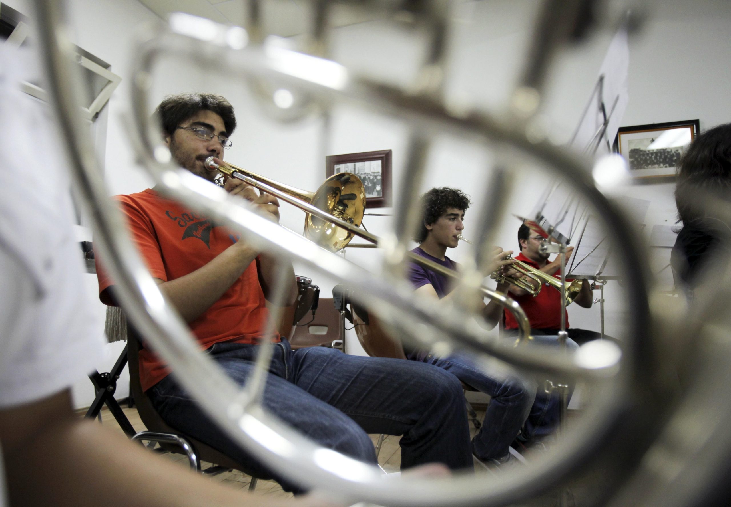Espetáculo sobre rivalidade entre filarmónicas e ideais de Abril estreia-se em Montemor-o-Novo
