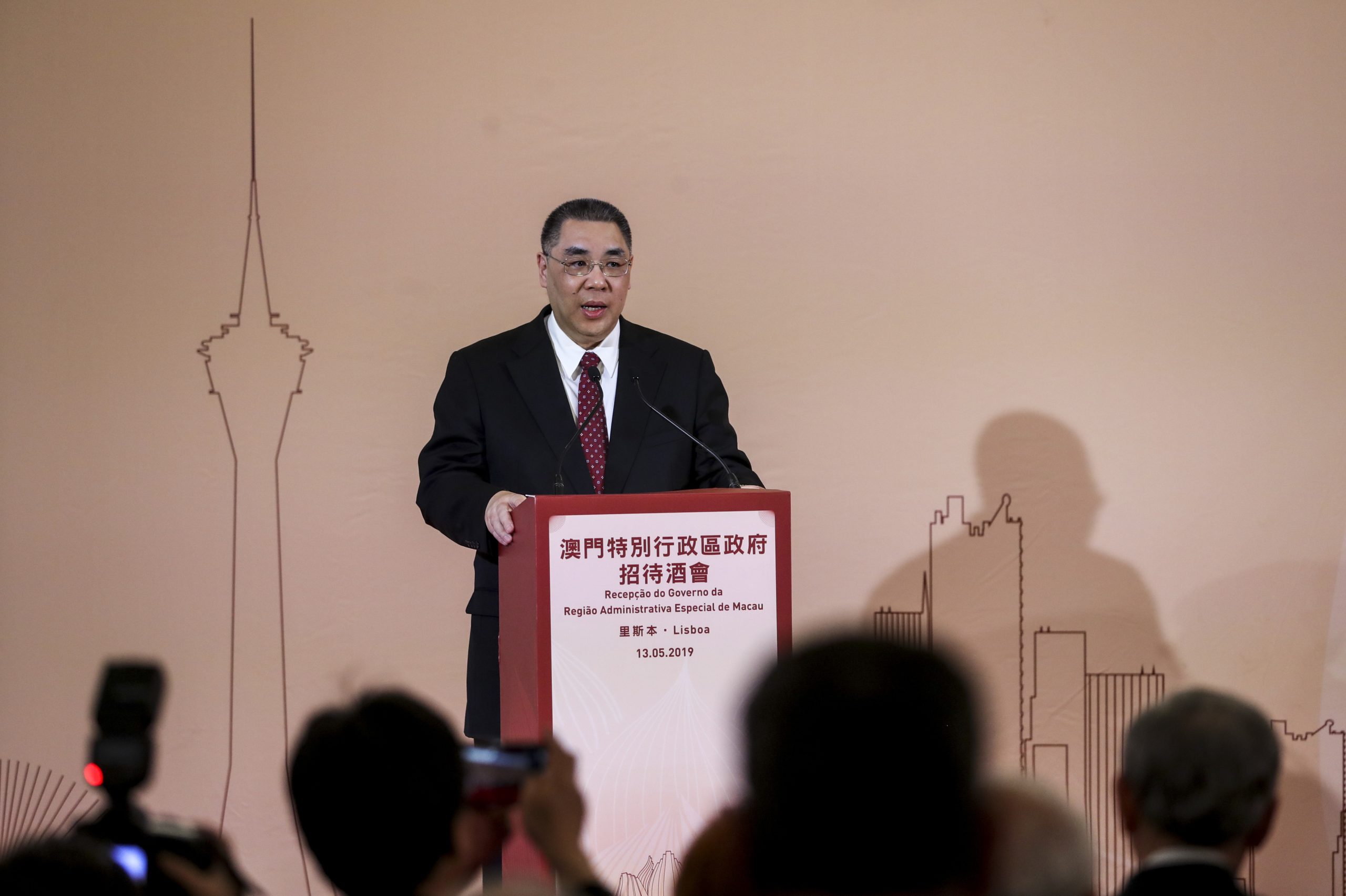 Chefe do Executivo de Macau elogia contributo da comunidade portuguesa