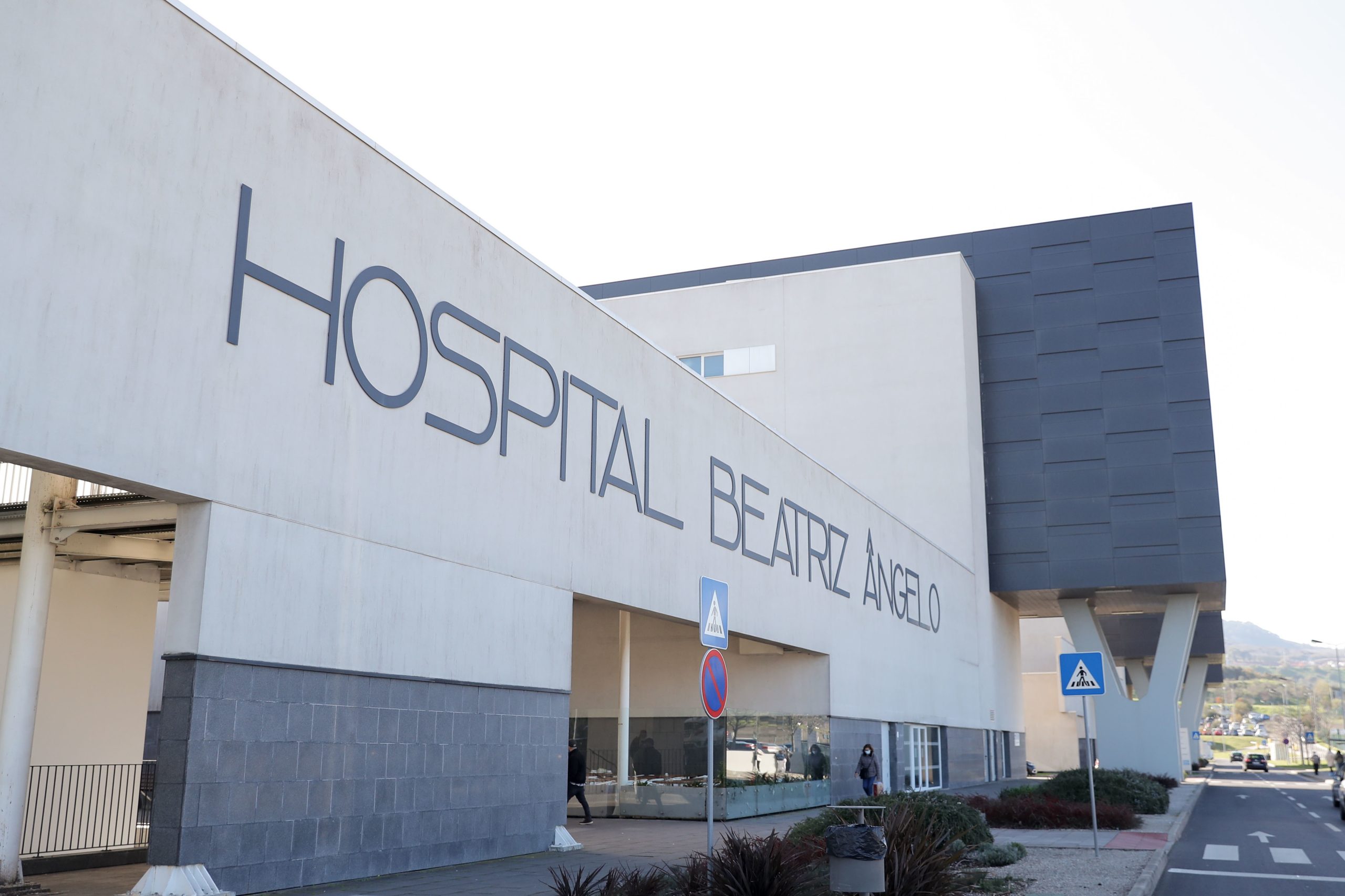 Espera para doentes urgentes ultrapassava as 15 horas no Beatriz Ângelo às 09:15
