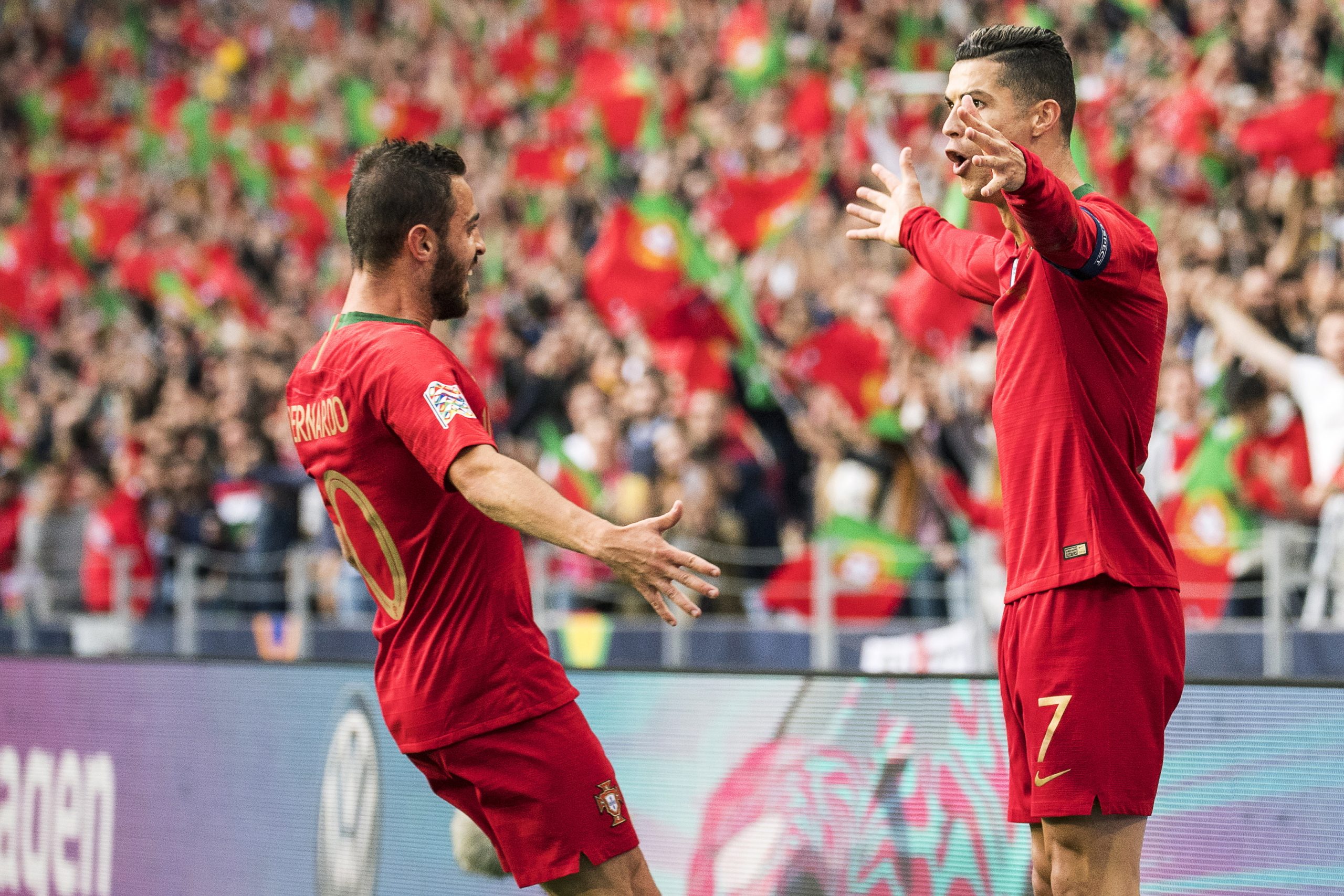 Cinco portugueses no ‘onze ideal’ da UEFA