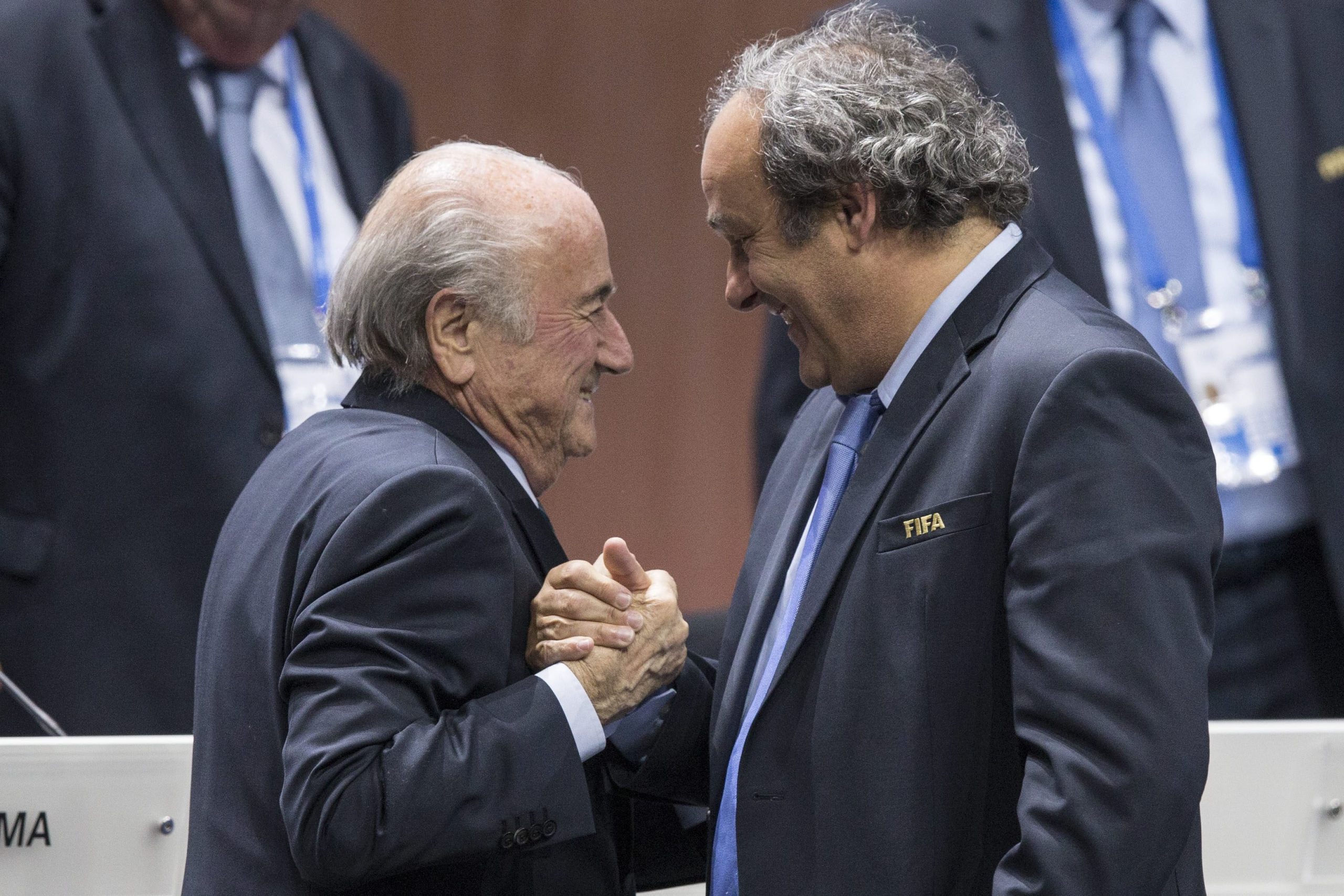 Blatter defende regresso de Platini para liderar a UEFA ou a FIFA