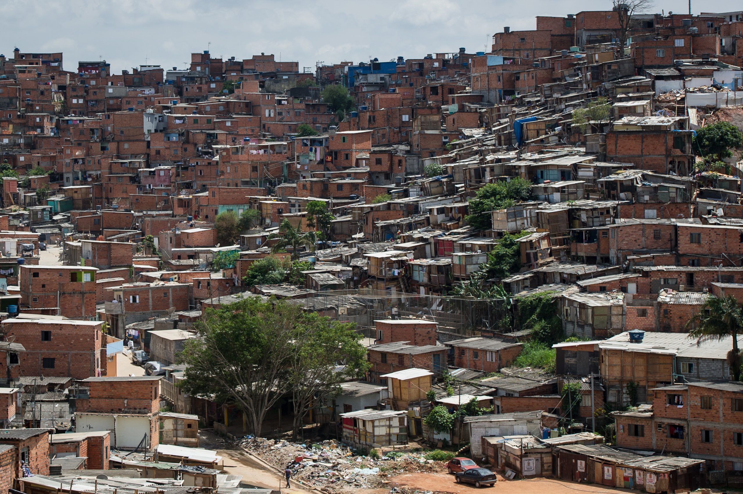 Sem dinheiro para comida ou sabão, brasileiros temem coronavírus nas favelas