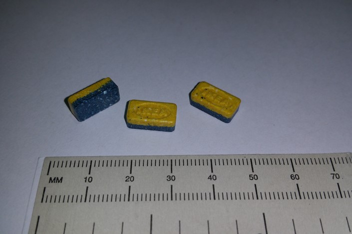Ecstasy em comprimidos azuis e amarelos com ‘carimbo’ IKEA. Polícia de Jersey emite alerta
