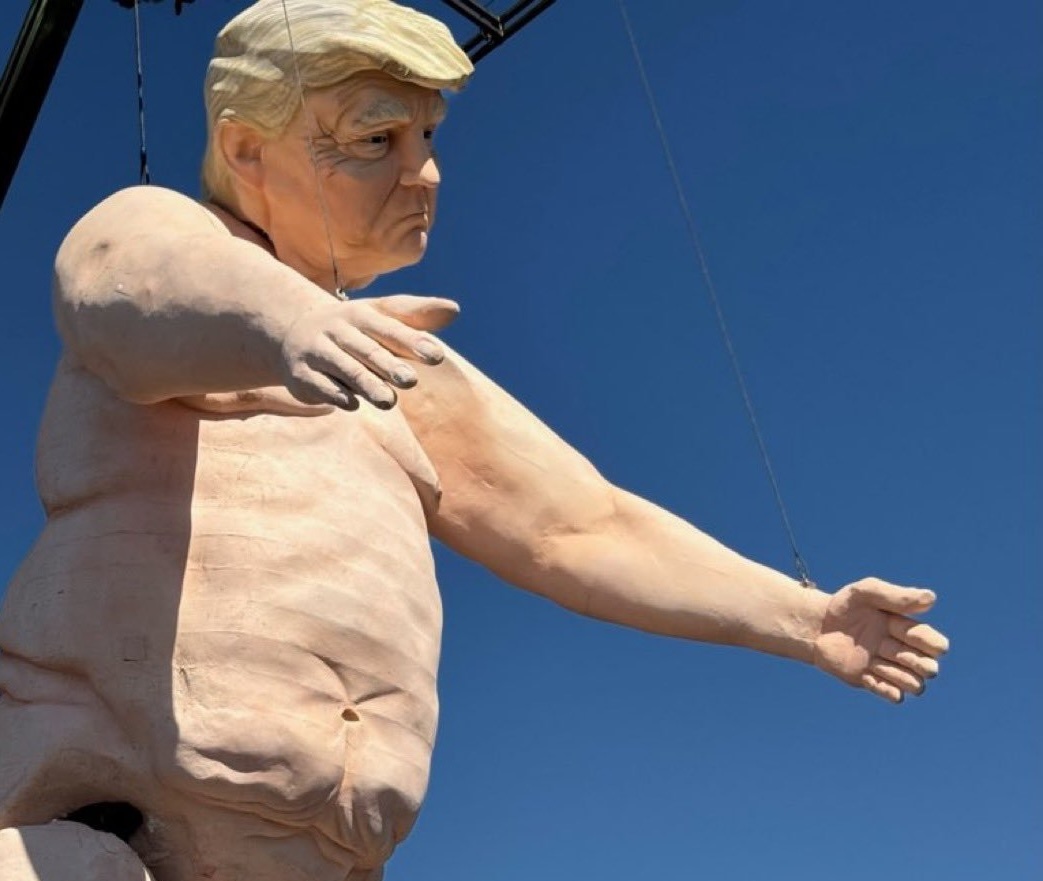 Estátua de Donald Trump nu choca republicanos em Las Vegas. “Deplorável”, diz o Partido Republicano de Nevada
