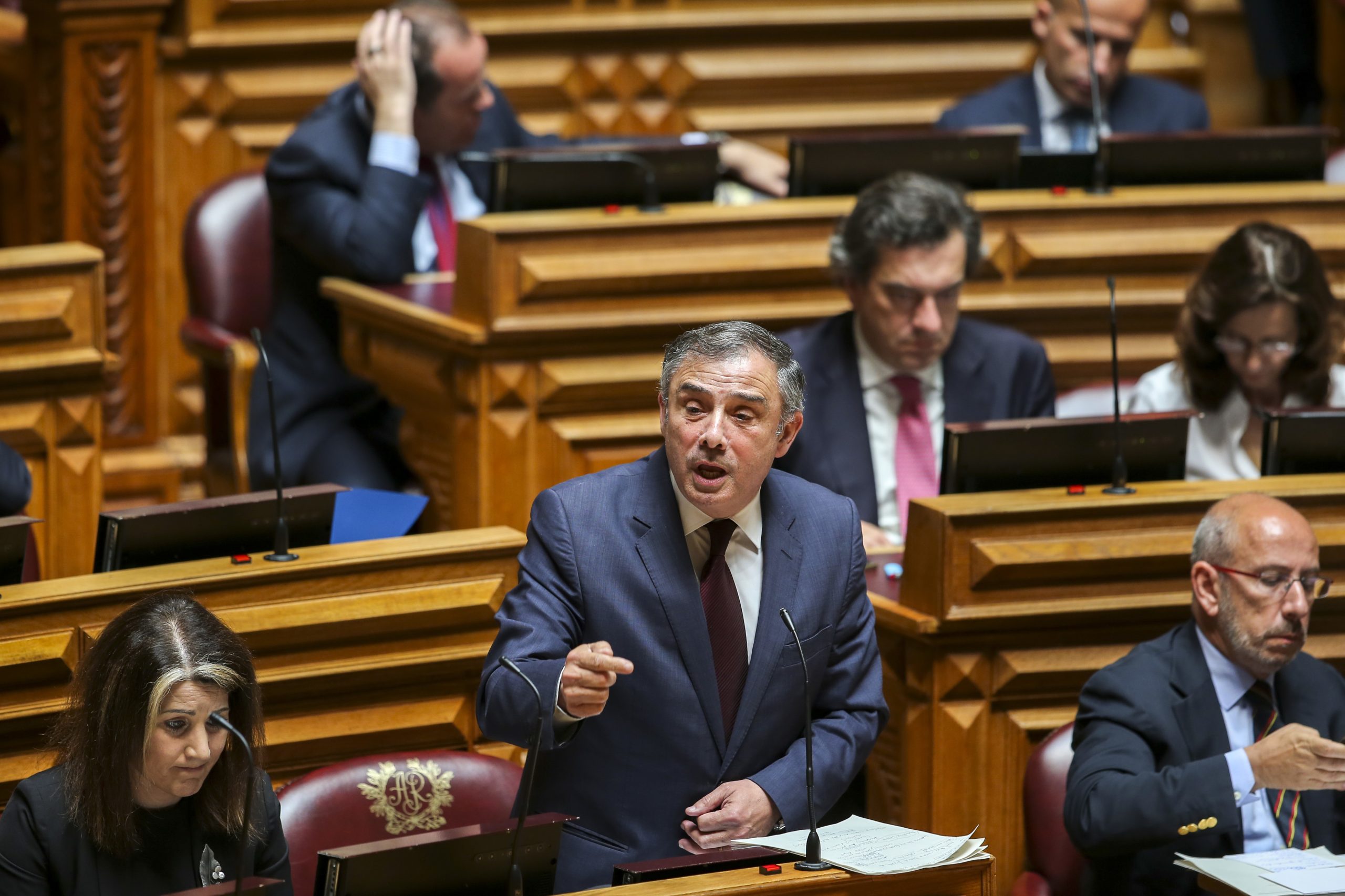 José Silvano promete ajudar a descobrir “a verdade” no caso das presenças-fantasma