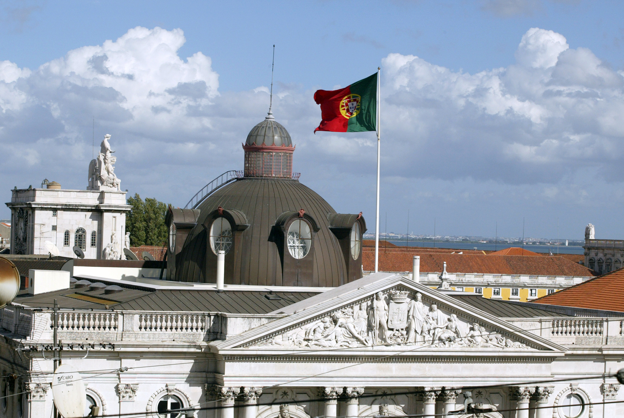 Câmara de Lisboa aprova alteração ao empréstimo do BEI, mas oposição reitera críticas