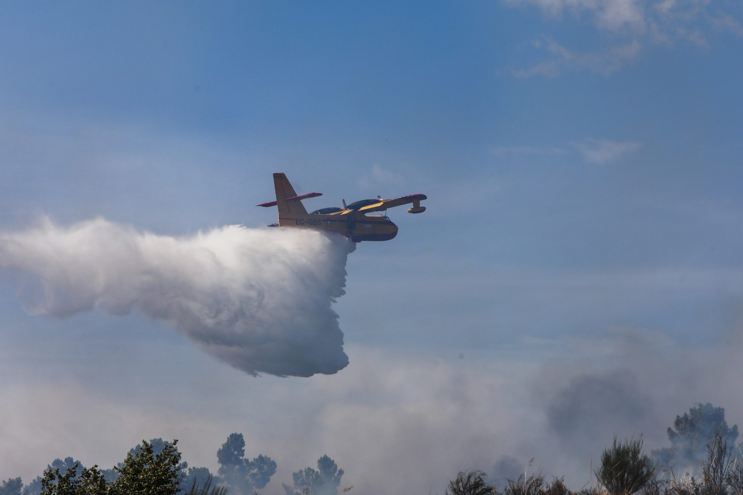 Mais de 200 mil pessoas afetadas pelos incêndios em França e Espanha. Portugal envia meios aéreos de apoio
