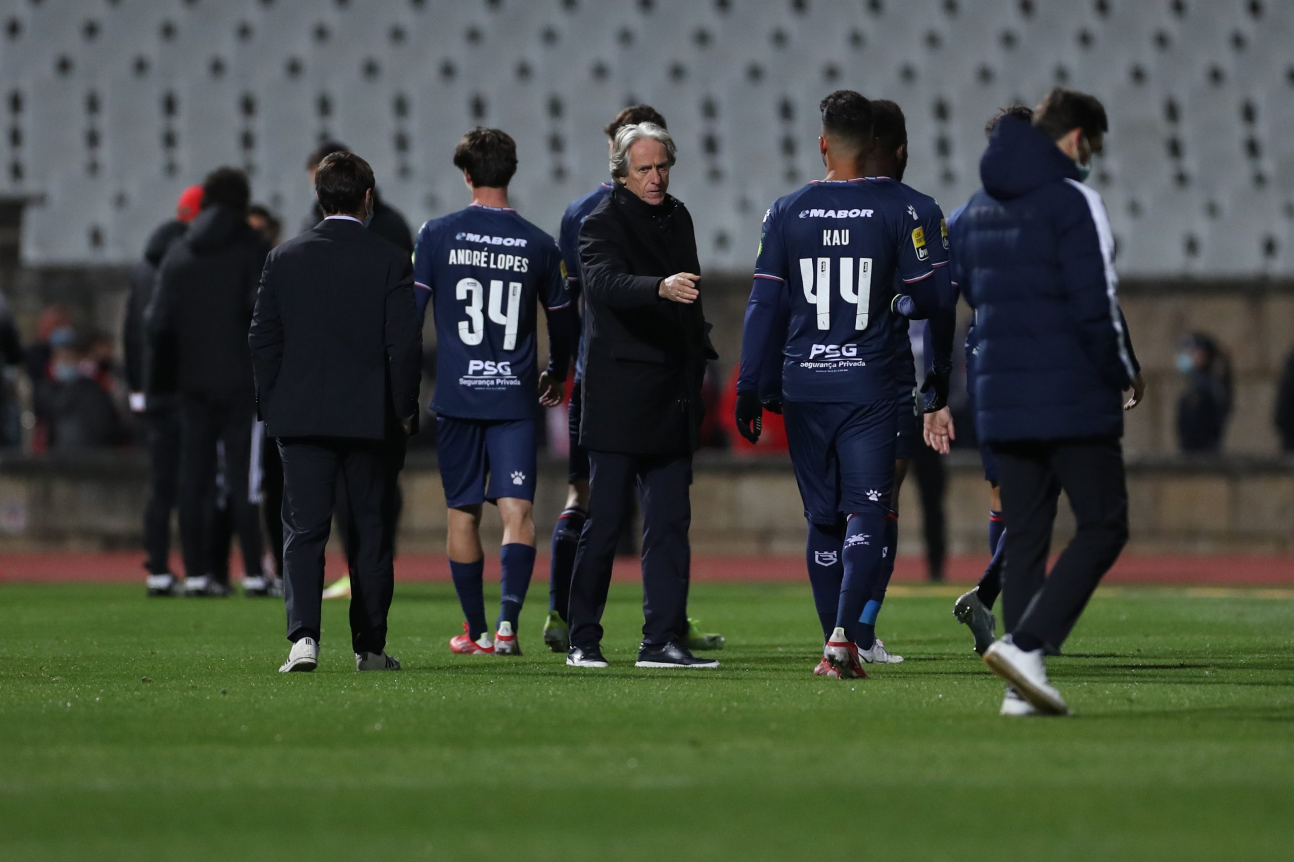 Liga diz que B-SAD e SL Benfica afastaram adiamento do jogo. Clubes já reagiram