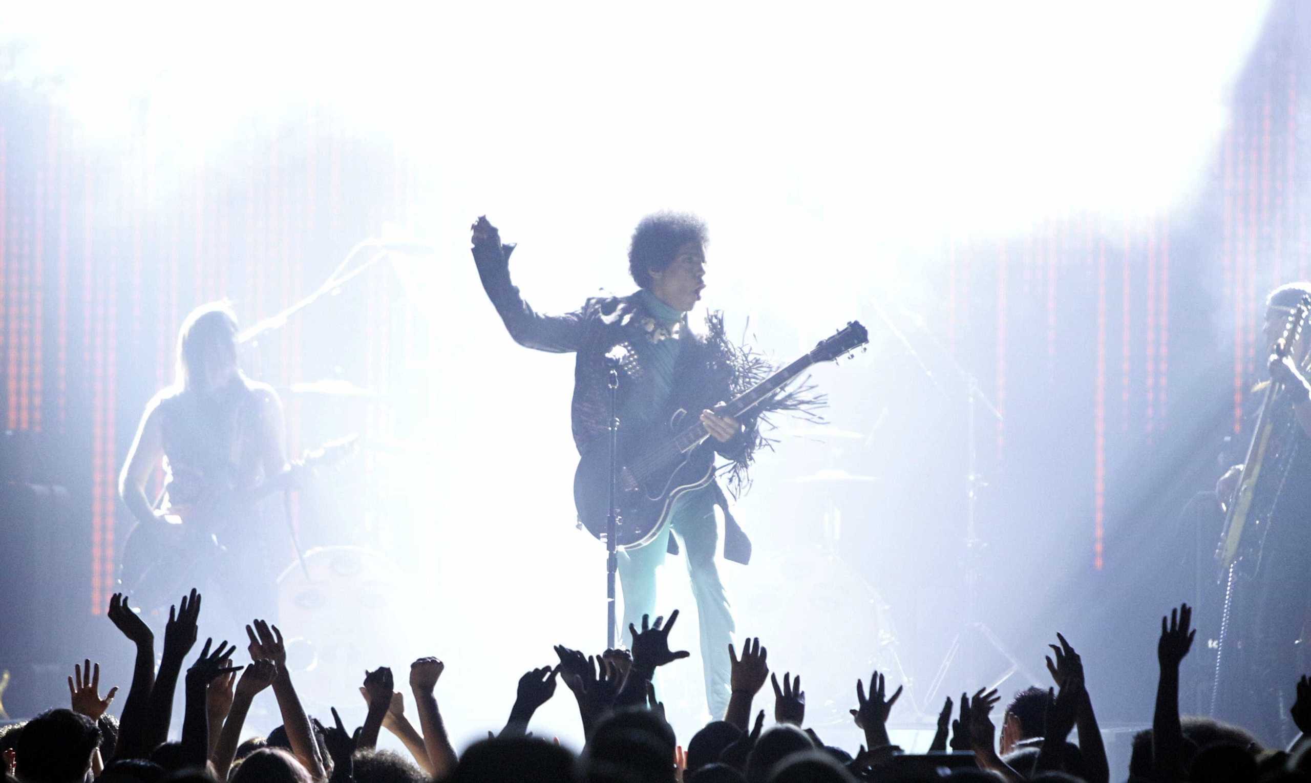 Álbum póstumo do cantor Prince vai incluir versão inédita de “espiritual negro”
