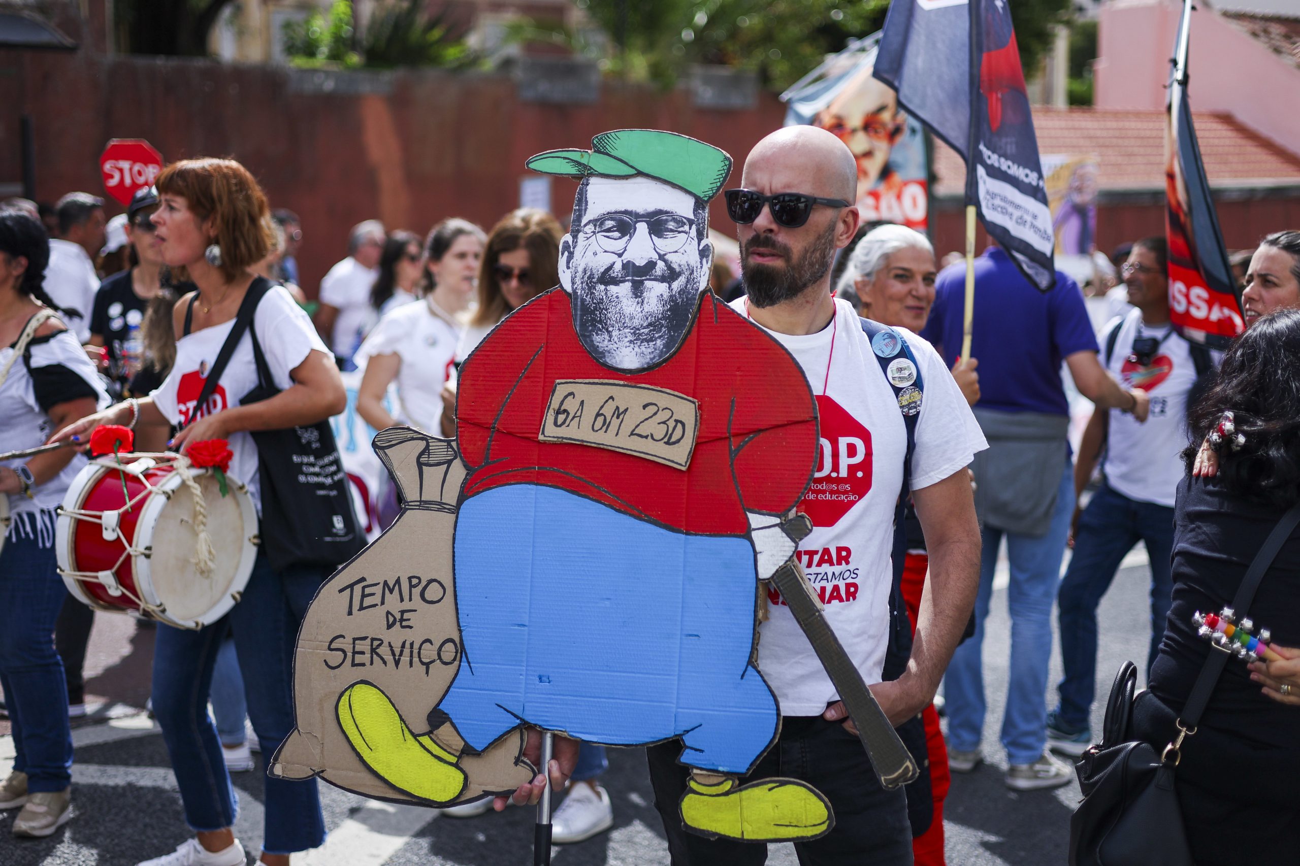 Centenas de professores já marcham em Lisboa em protesto pela escola pública