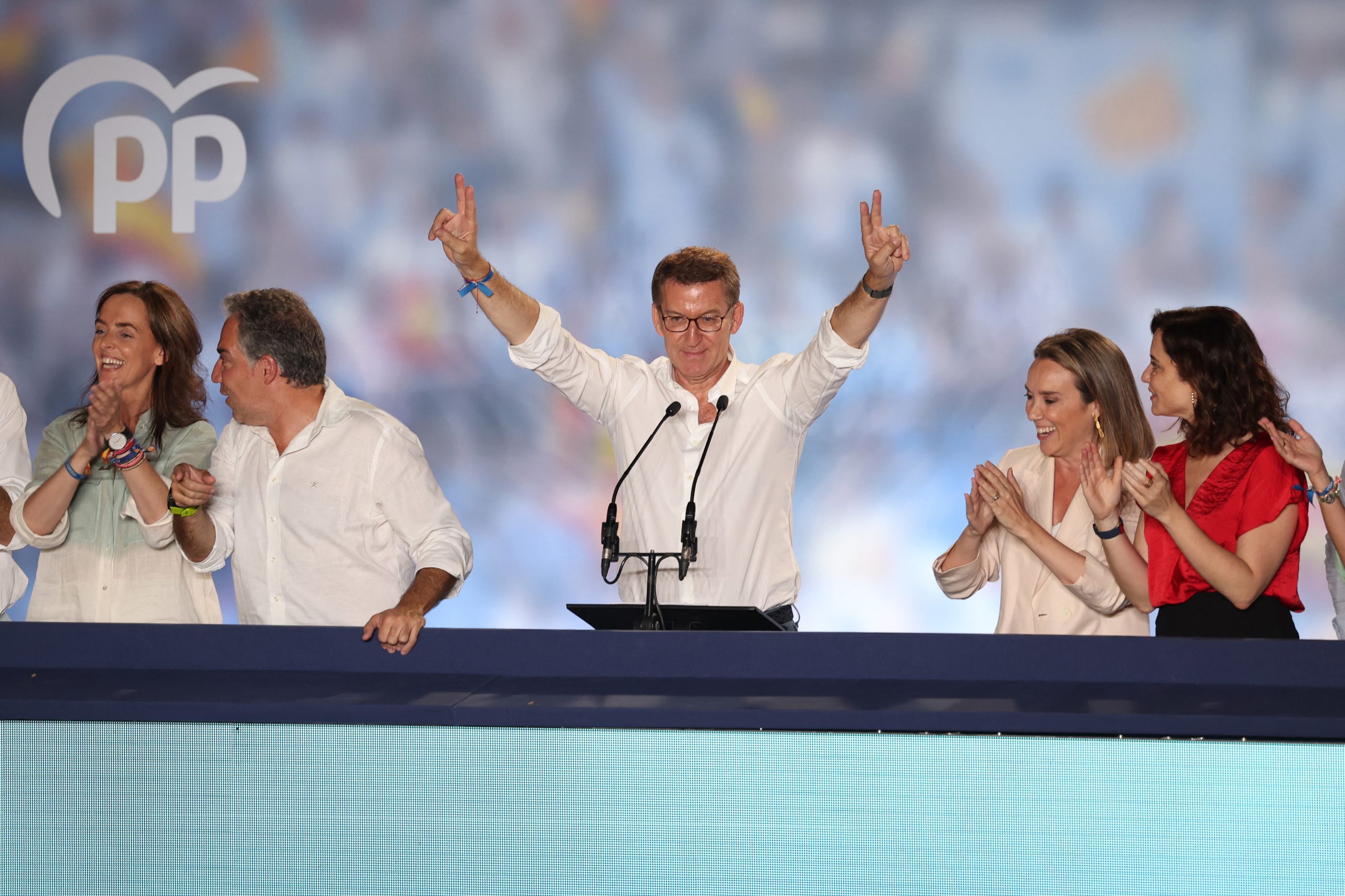 E no fim falou Alberto Feijóo. “Ganhámos as eleições, compete-nos formar governo como sempre aconteceu”