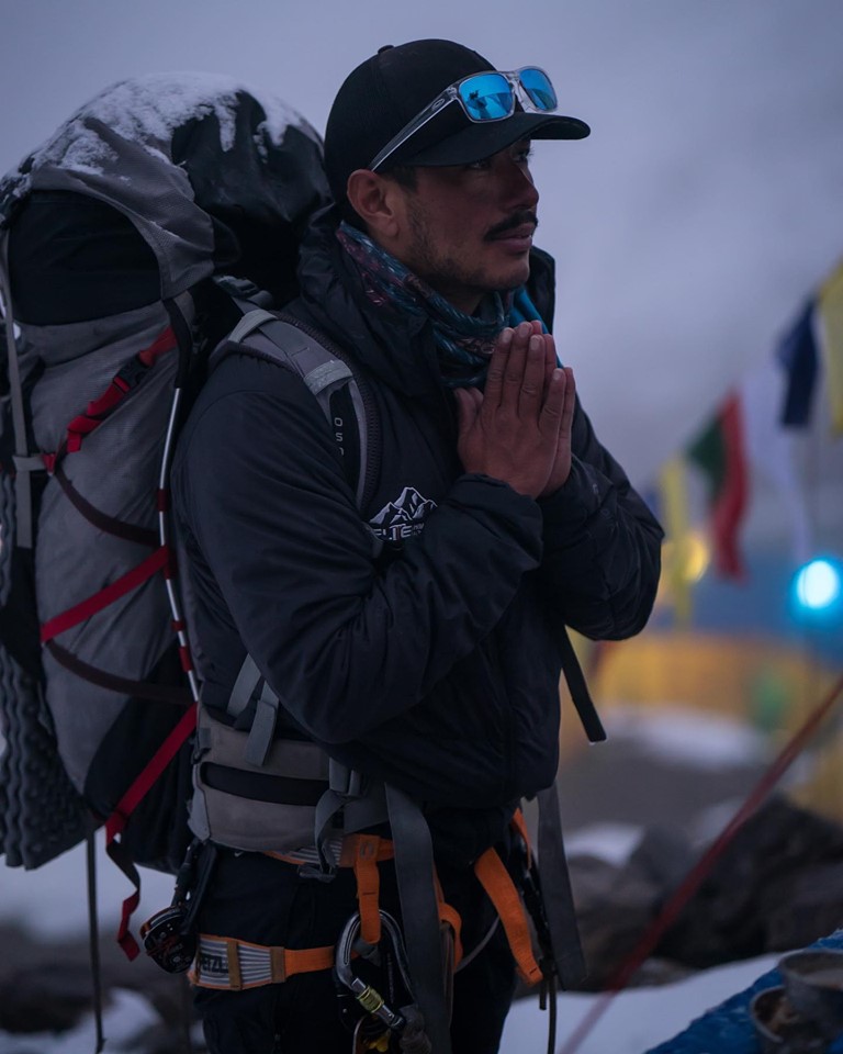 Nirmal Purja escalou as 14 montanhas do planeta com mais de oito mil metros em sete meses. Alpinista nepalês reivindica novo recorde
