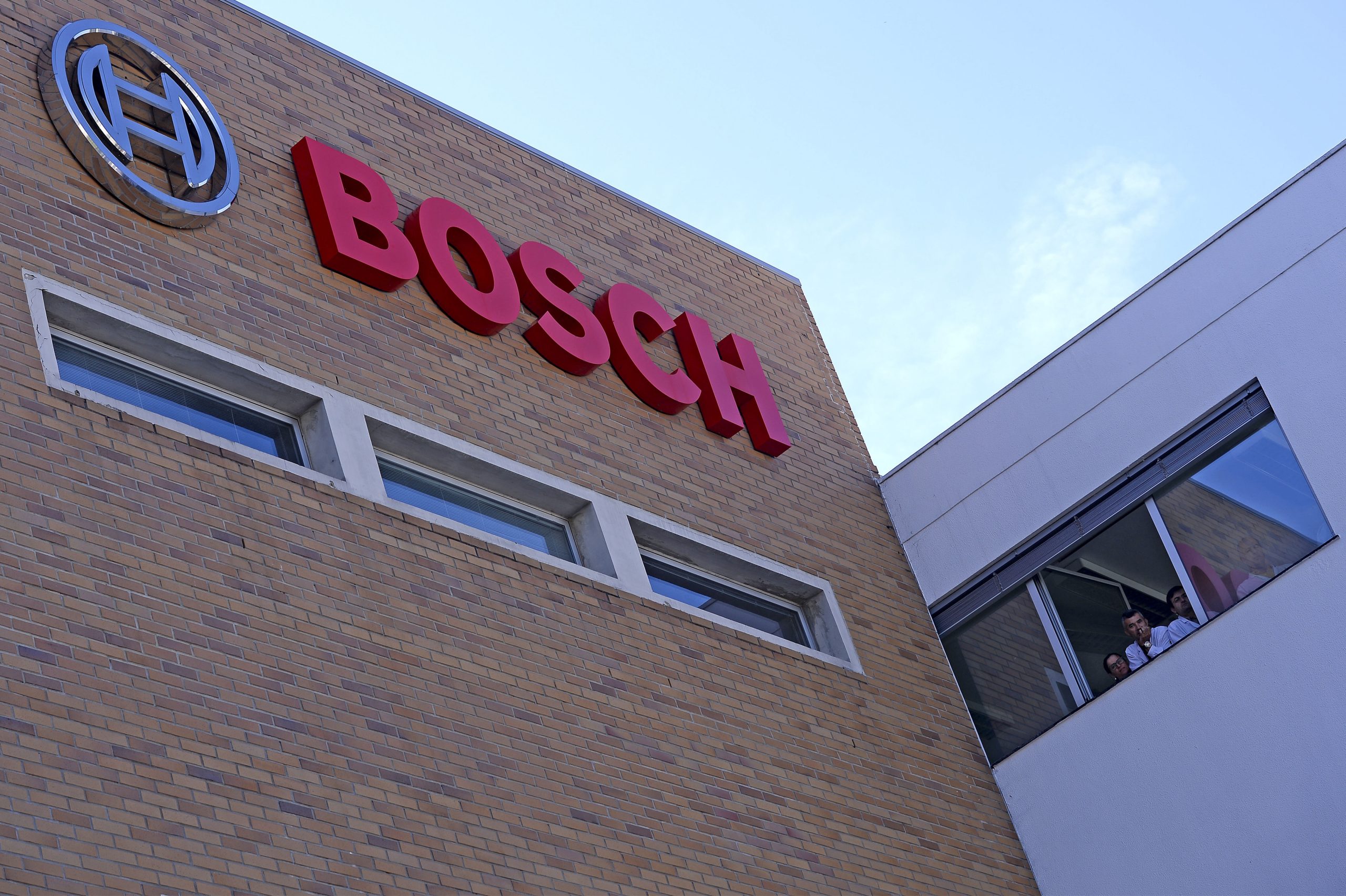 Covid-19: PS Ovar quer que Câmara esclareça exceção que permite laboração na Bosch e Lanema