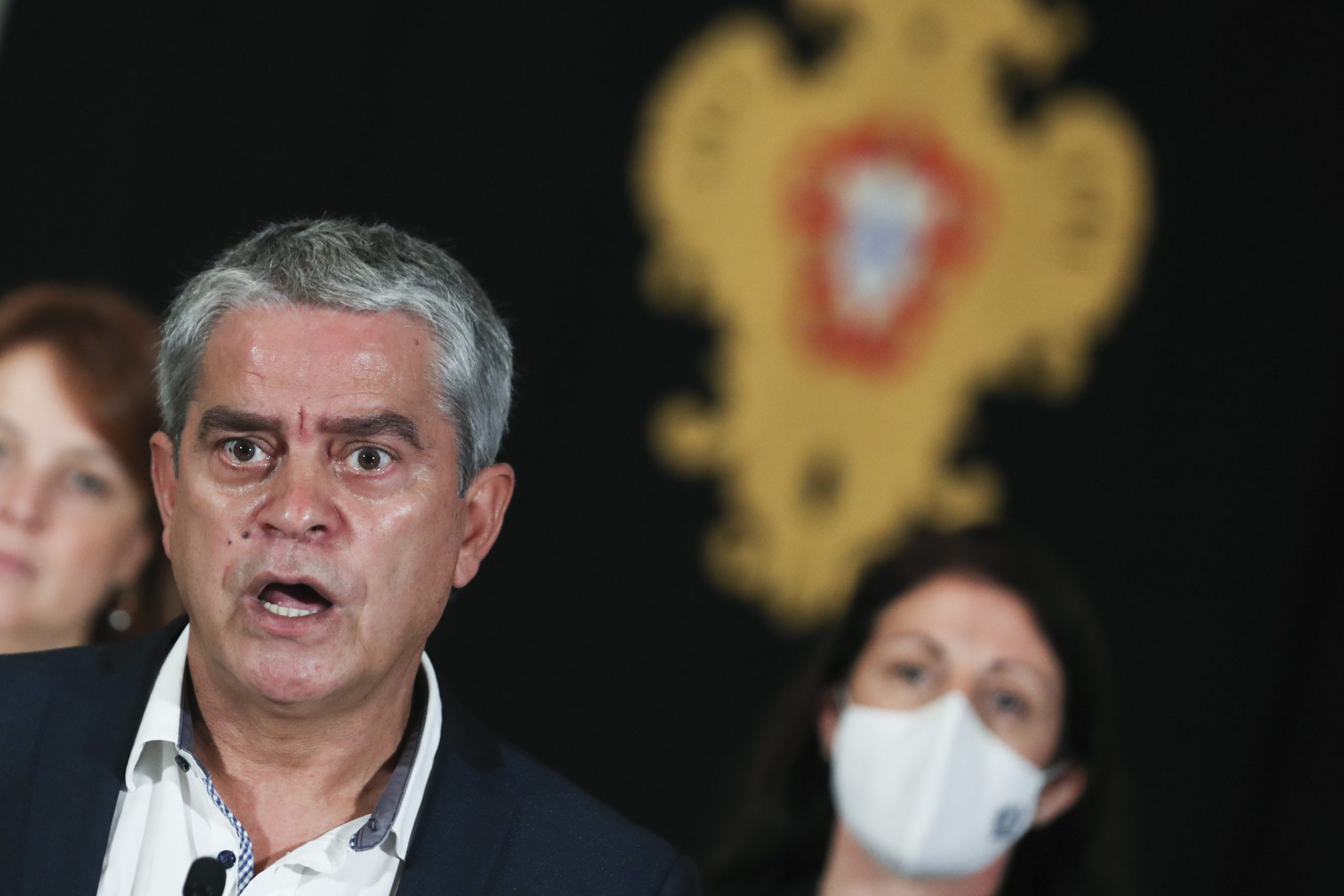 PEV quer reforço de transportes públicos, SNS e psicólogos para combater pandemia