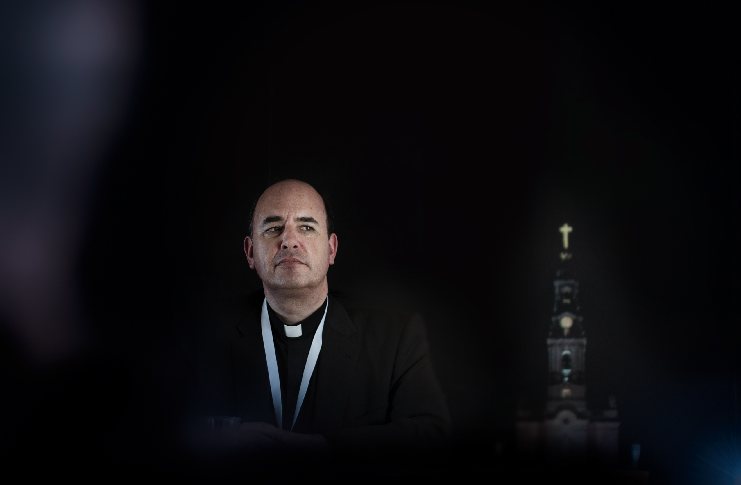 No Vaticano, o Advogado do Diabo tem a ajuda de um padre português