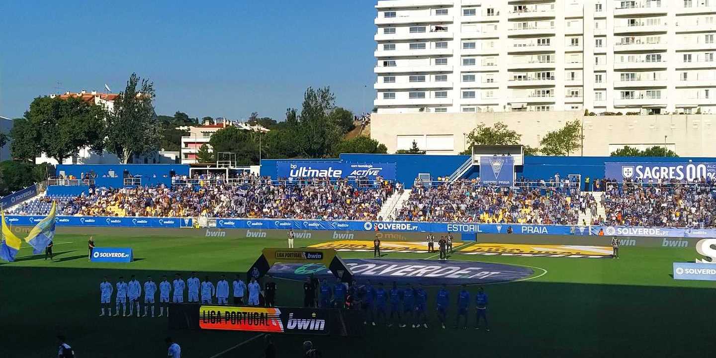 Três adeptos impedidos de entrar em estádios de futebol por intolerância no Estoril Praia-FC Porto