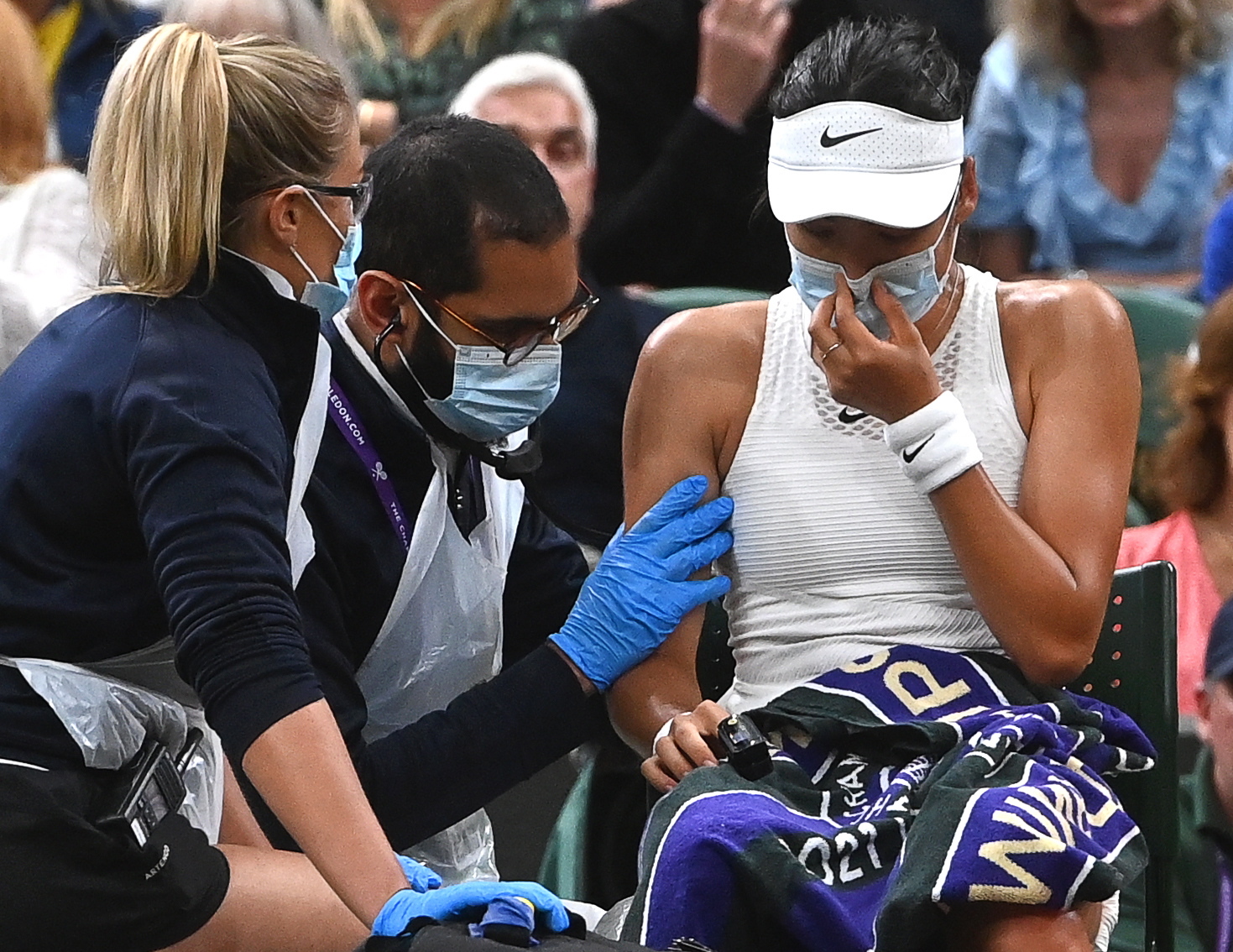 “Não sabia que ele tem visão raio-x”. Ex-tenista John McEnroe criticado por comentários sobre a retirada de Emma Raducanu de Wimbledon