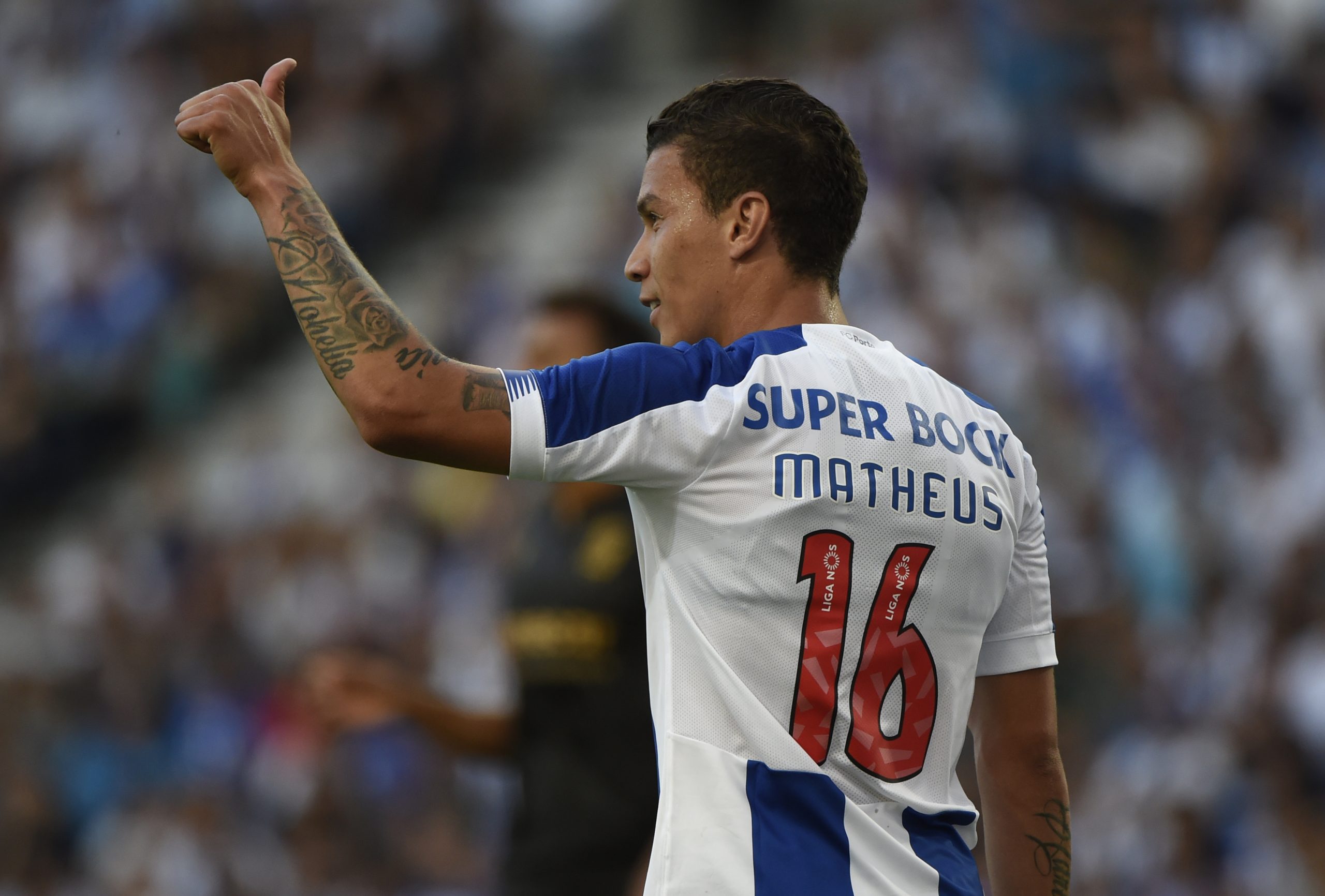 Regulamentos dos clubes de futebol em Portugal: Os jogadores não podem dormir fora de casa nem viajar sem autorização. Redes sociais também podem vir a ser controladas