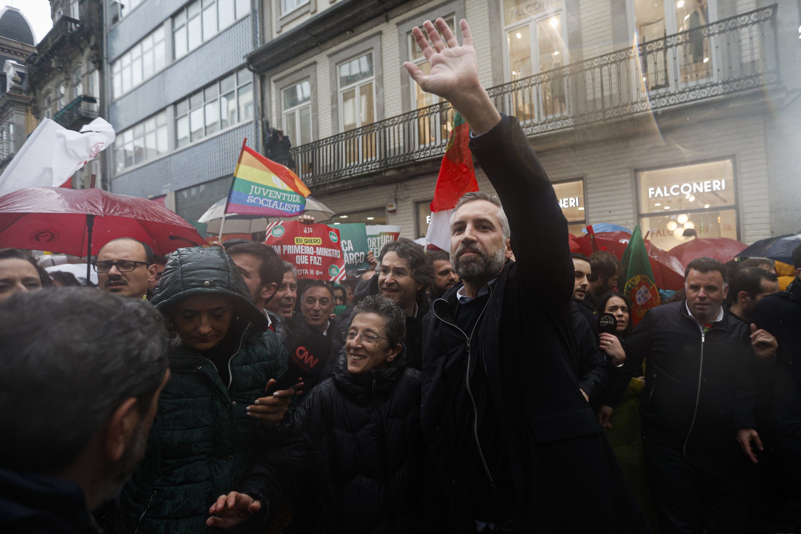 Do futebol até à investigação. Personalidades de várias áreas manifestam apoio a Pedro Nuno Santos