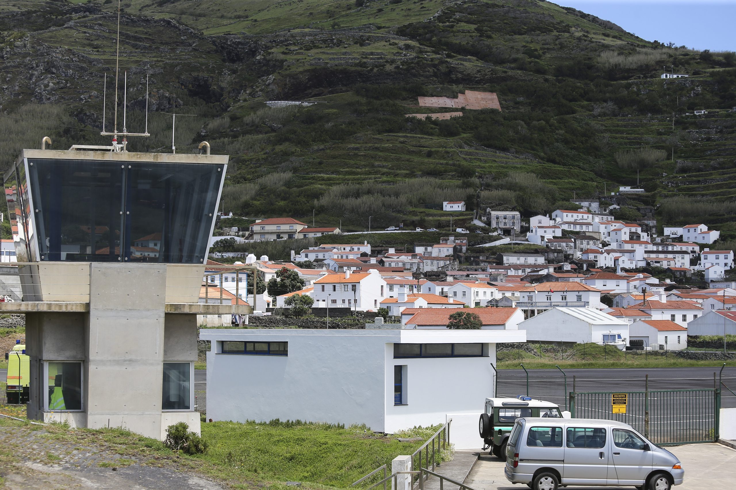 Furacão “Lorenzo”: Depois do período crítico do vento, Corvo prepara-se para agitação marítima