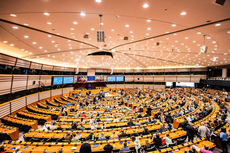 Roberta e Irene, duas mulheres disputam hoje a presidência do Parlamento Europeu. Como funciona esta eleição?
