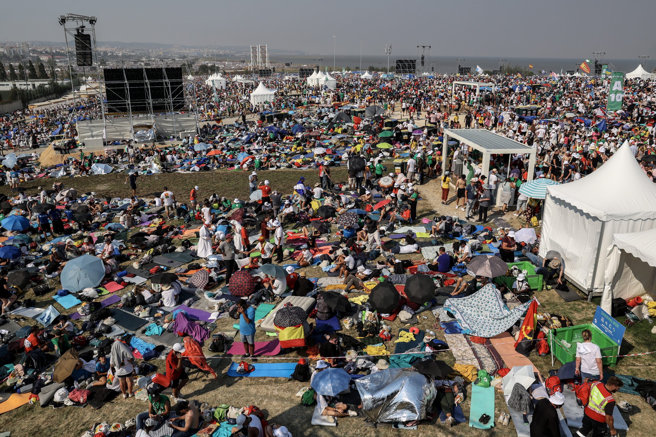 JMJ: Câmara de Lisboa abre concurso de quase meio milhão de euros para limpar espaços do evento