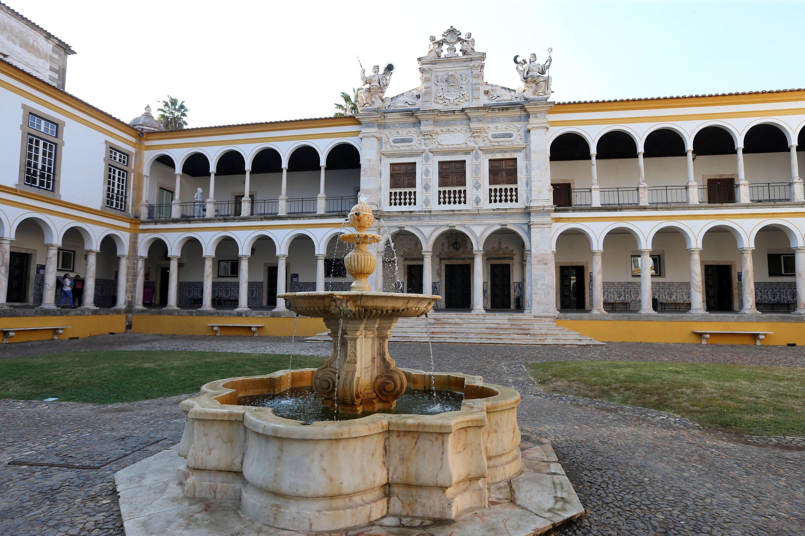 Évora. Falta de quartos e rendas a 375 euros