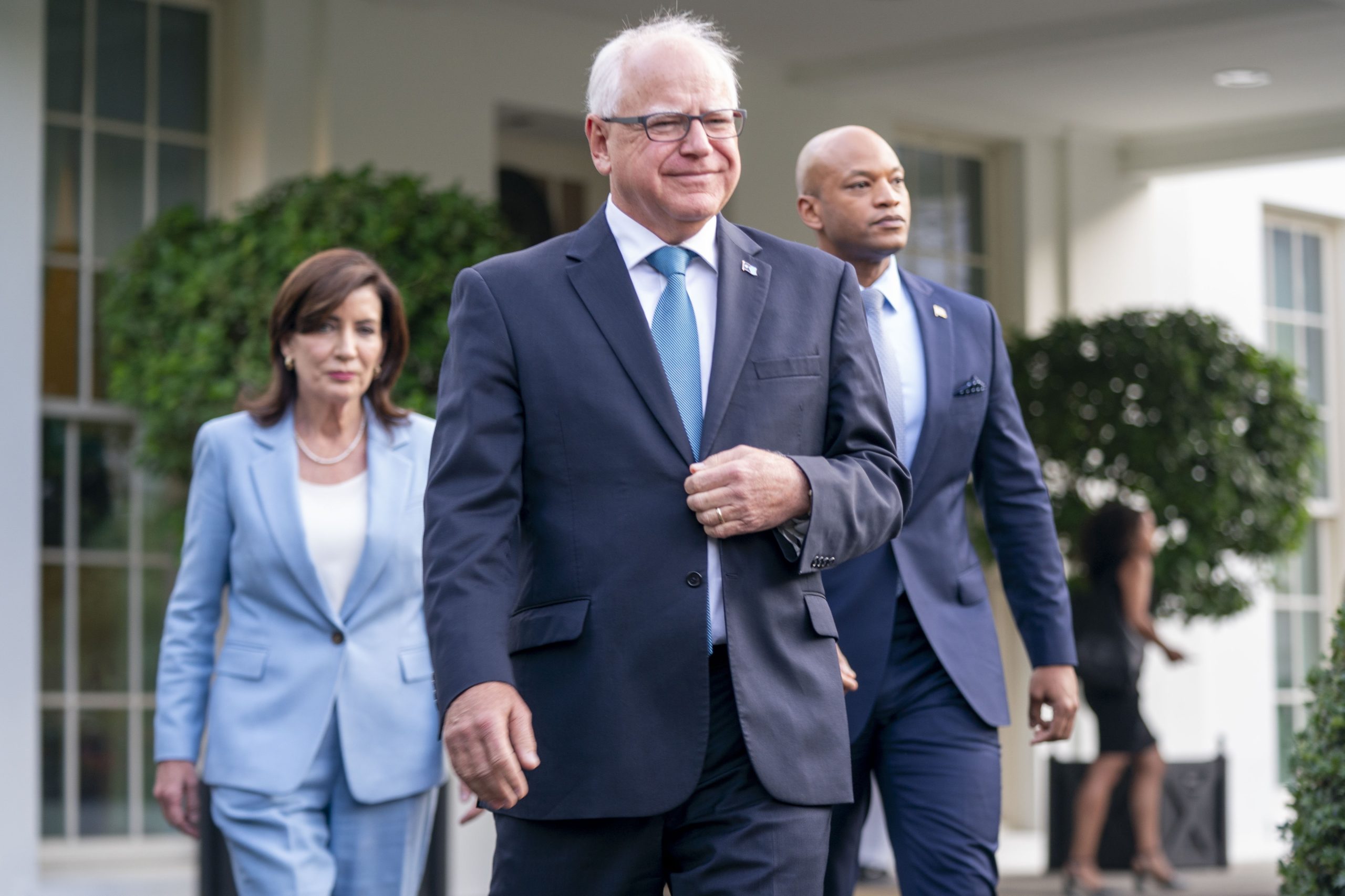 “Treinador, professor, veterano e pró-aborto.” Quem é o número dois de Kamala Harris contra Trump e Vence