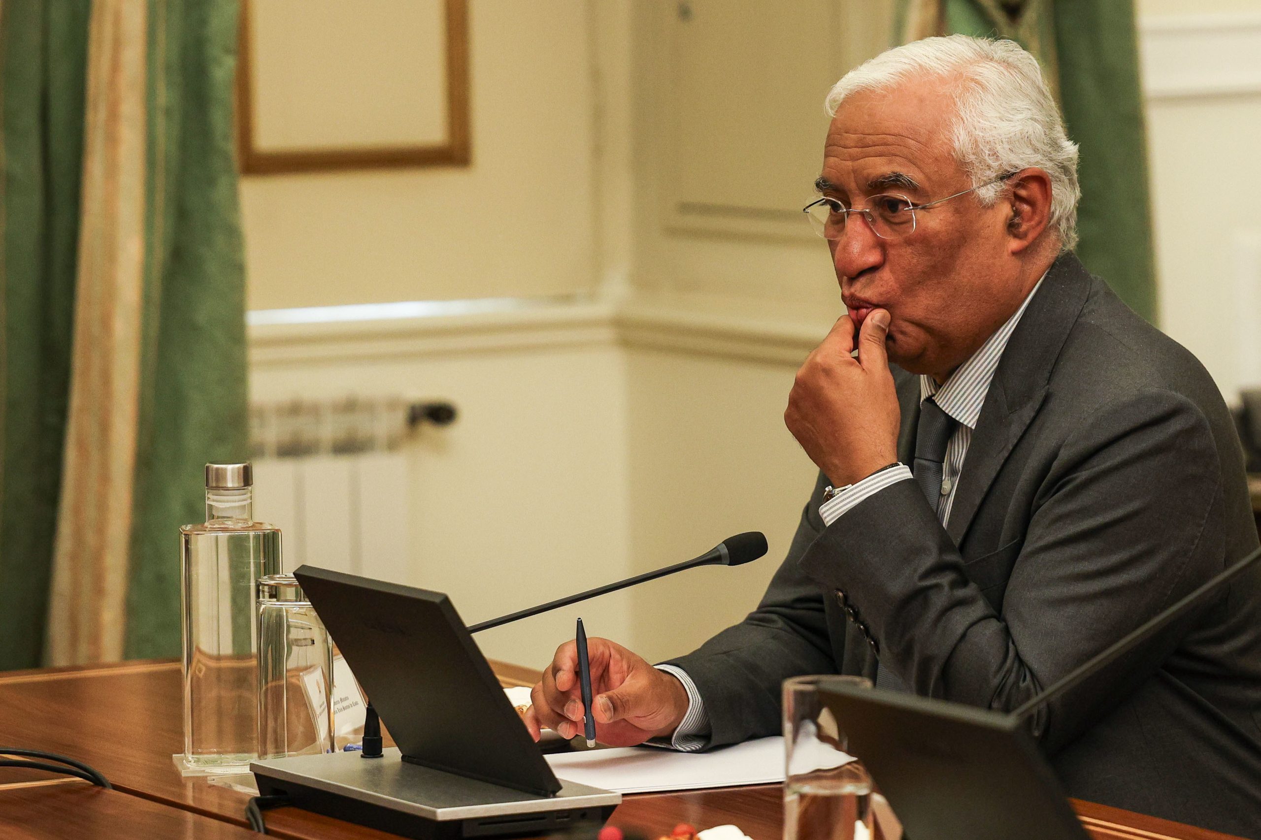 Costa afirma que demitiu Vítor Escária logo que soube que tinha dinheiro em São Bento