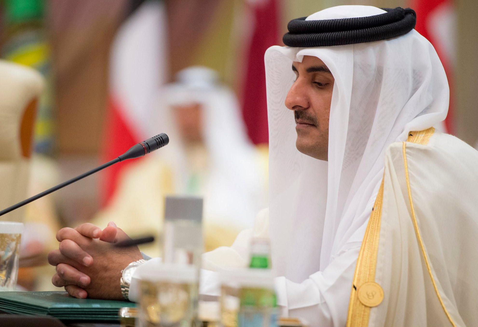 Emir do Qatar aceita dialogar para resolver a crise