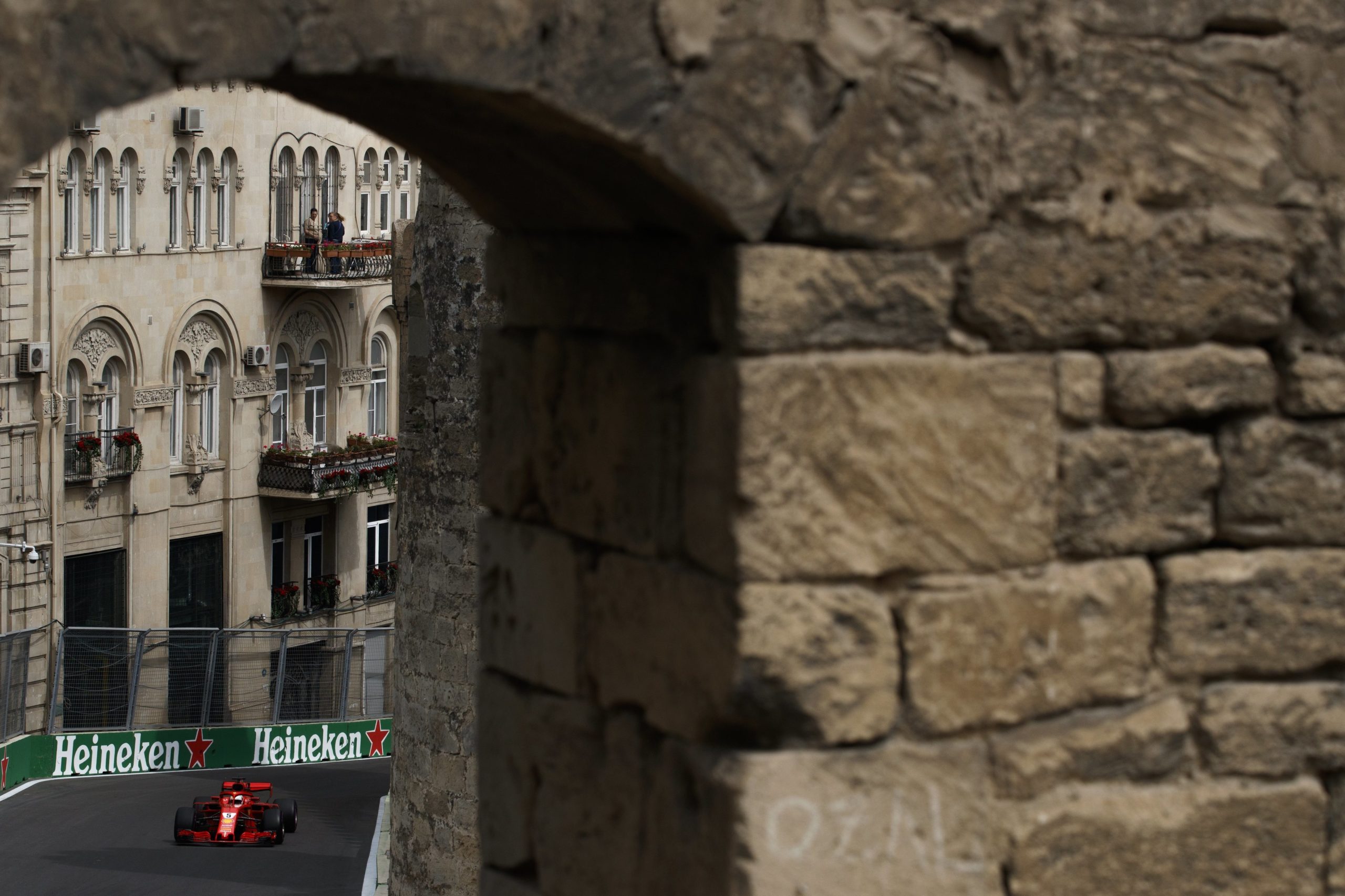 Sebastian Vettel garante a ‘pole’ para o GP do Azerbaijão de Fórmula 1