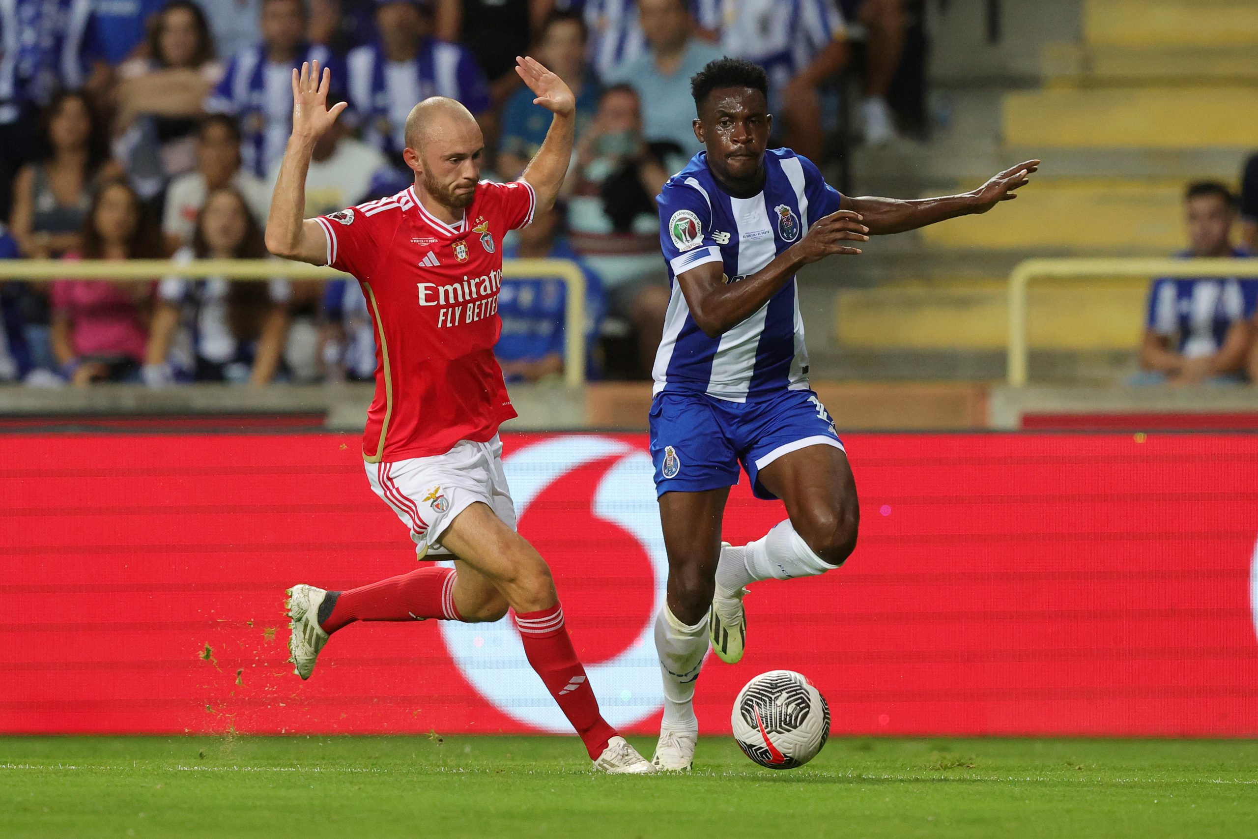 Primeira liga. Os pontapés na bola começam hoje, com uns grandes mais poupados que o habitual e um alerta: “Cuidado com o Sp. Braga”