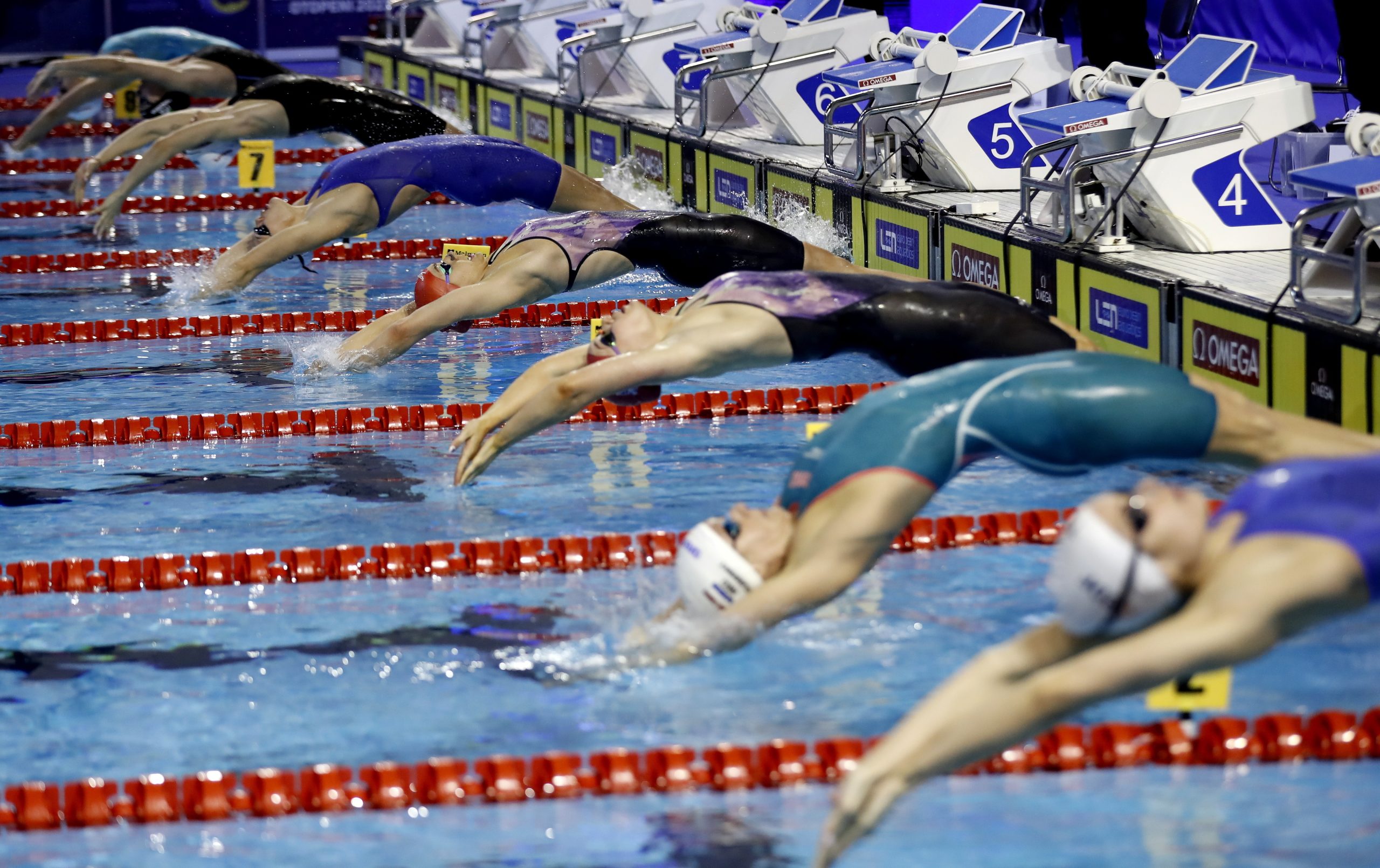 Camila Rebelo quinta nos Europeus de piscina curta com recorde nos 200 costas