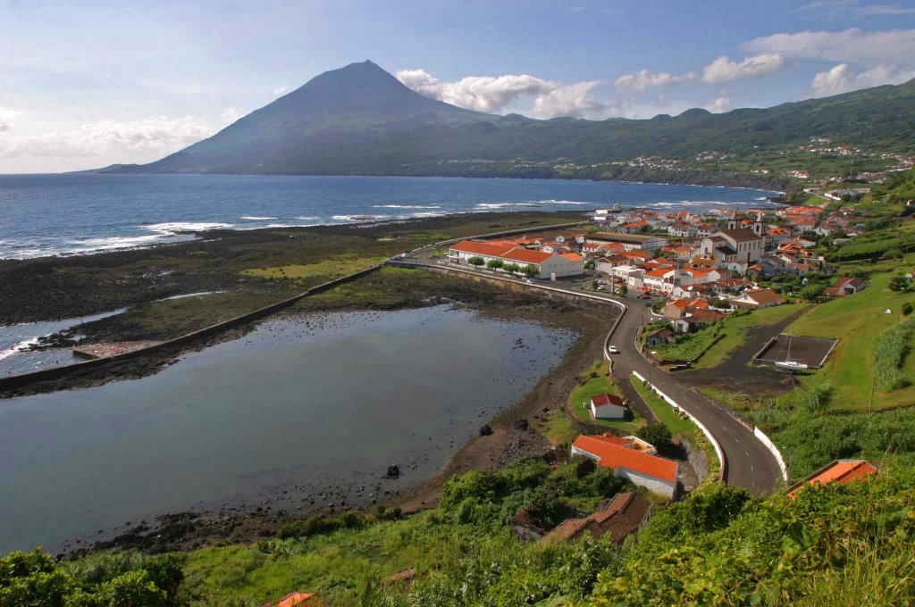 Lajes: Empresários querem saber se vinda da Delta Airlines para os Açores é contrapartida pela redução militar