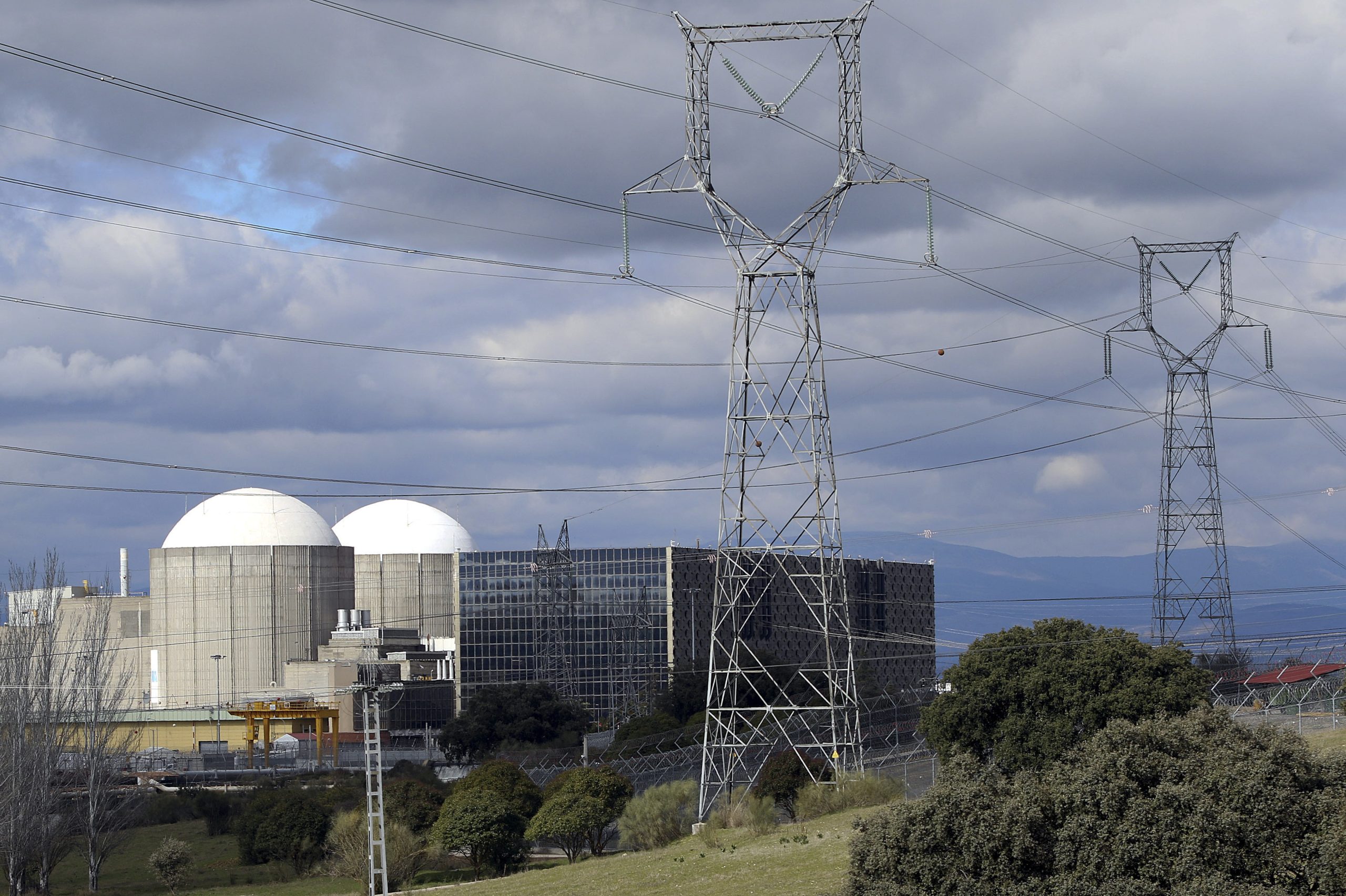 Almaraz. Central espanhola autorizada a pôr em funcionamento aterro de resíduos nucleares