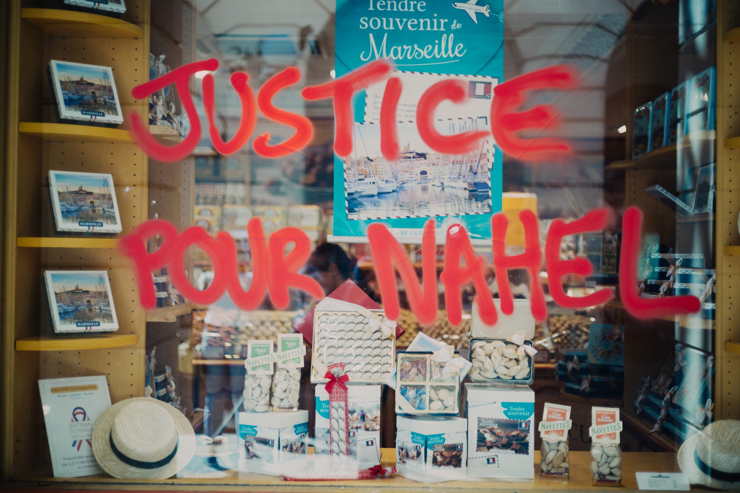 O pedido do autarca de Nanterre: “A família apela ao fim das violências. Peço a toda a população que apoie esta mensagem”