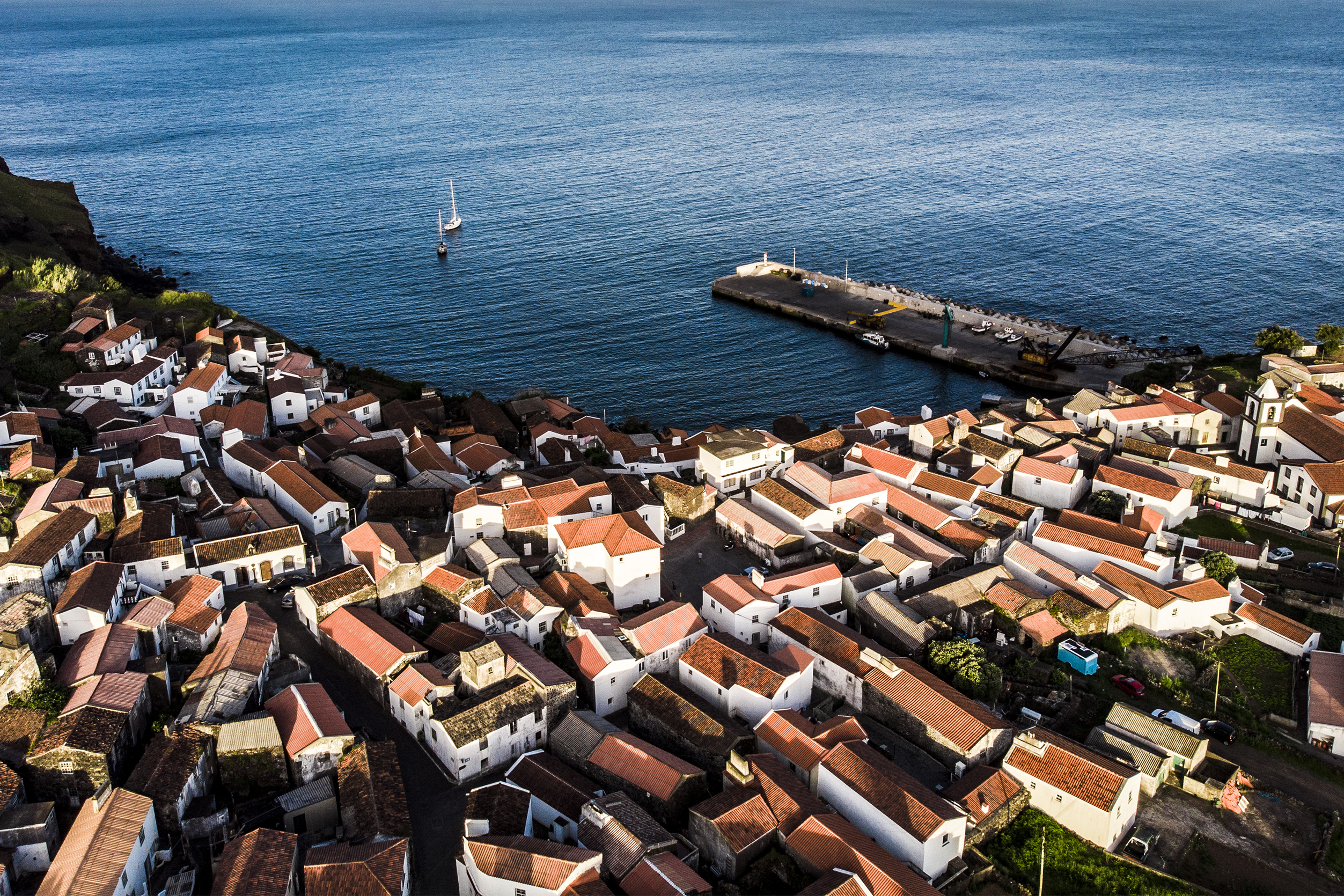 O Corvo ponto por ponto. Onde o isolamento não é um lugar estranho, transformou-se um possível drama em tranquilidade