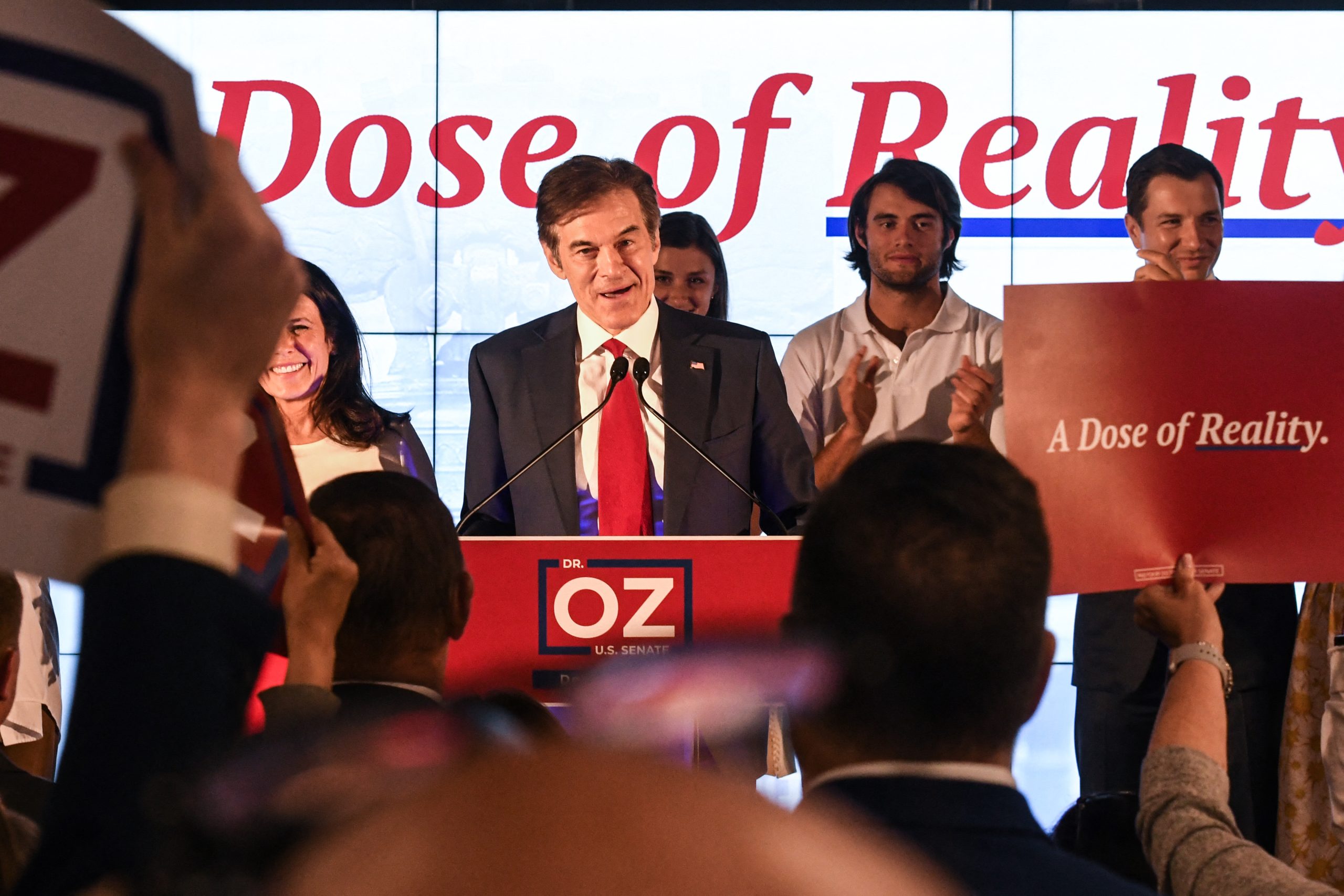 EUA: McCormick reconhece vitória de Dr. Oz nas primárias republicanas na Pensilvânia