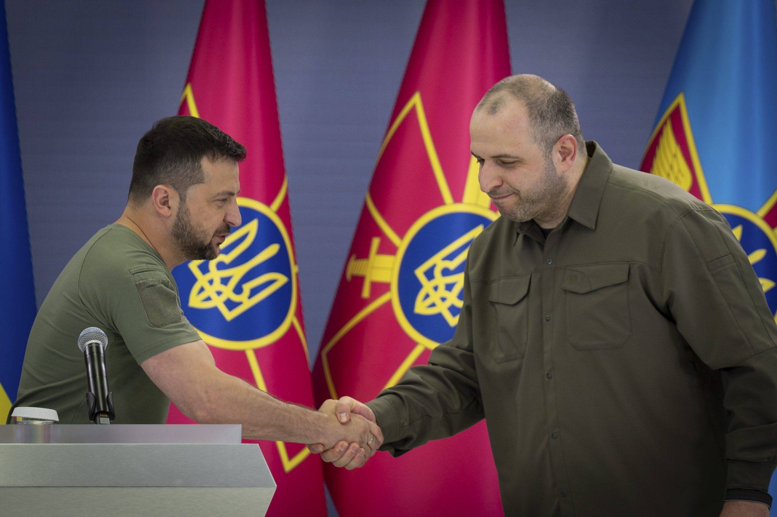 Zelensky pede “transparência e confiança” ao novo ministro da Defesa