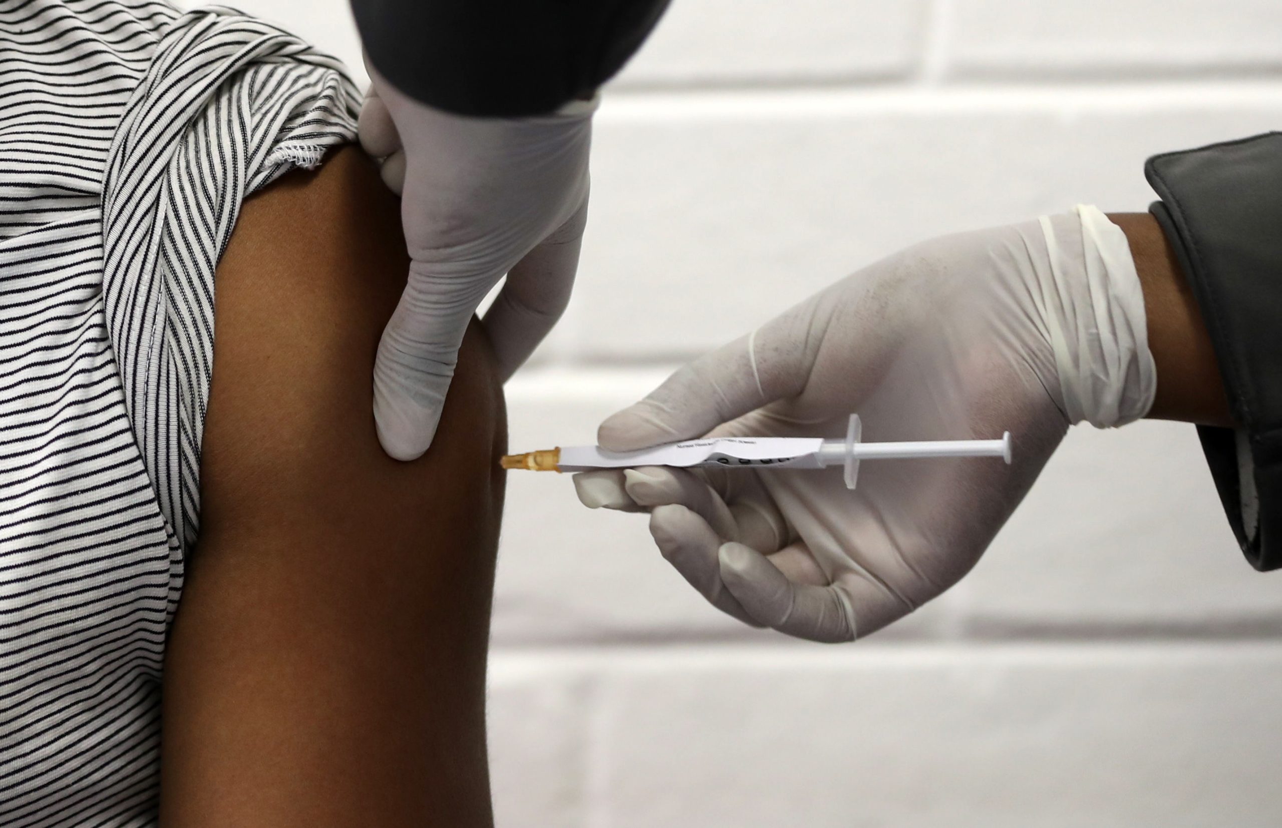Covid-19: Singapura começa a testar vacina em humanos na próxima semana
