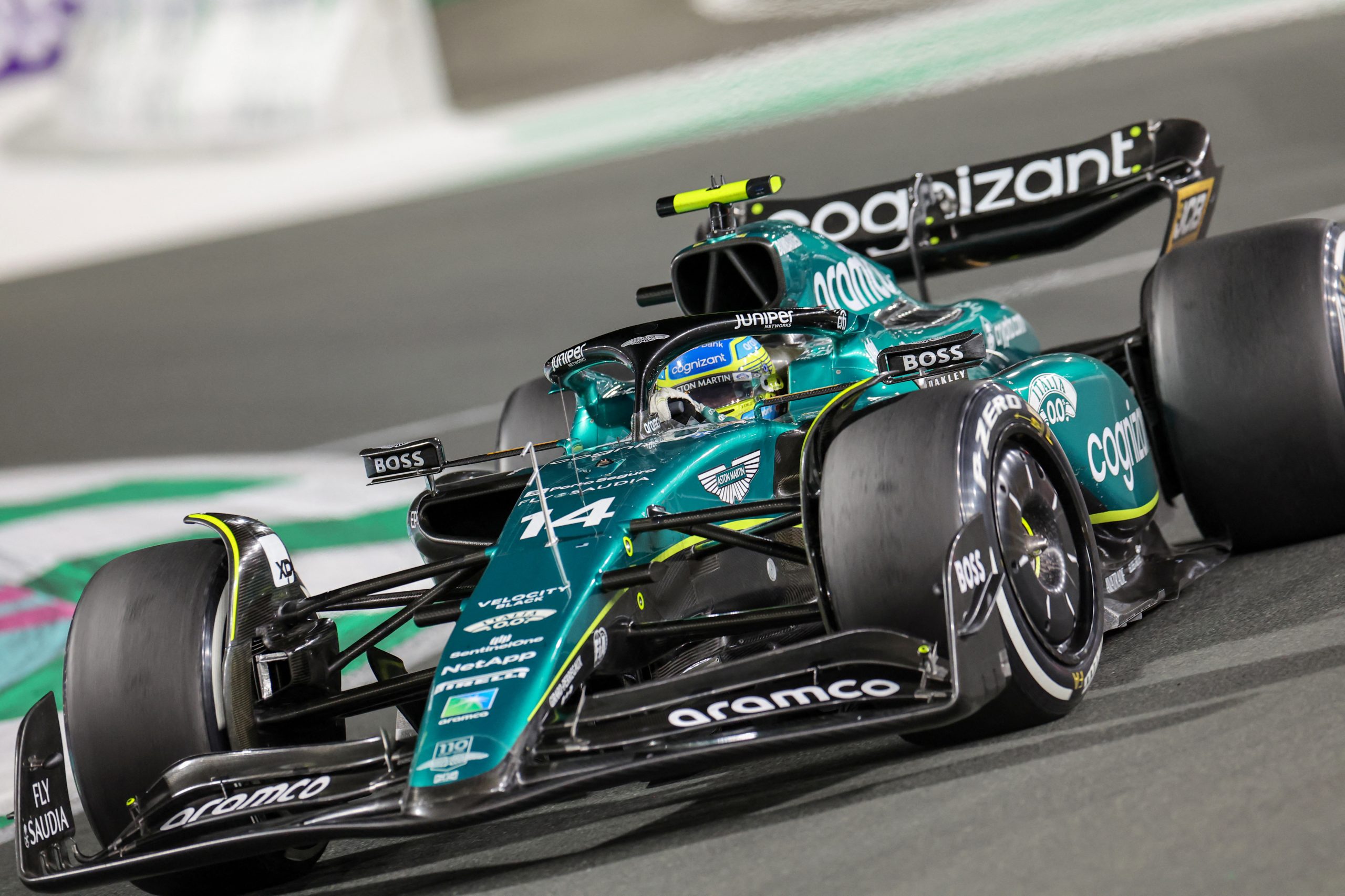 Aston Martin expõe falha no regulamento após final controverso do GP da Arábia Saudita