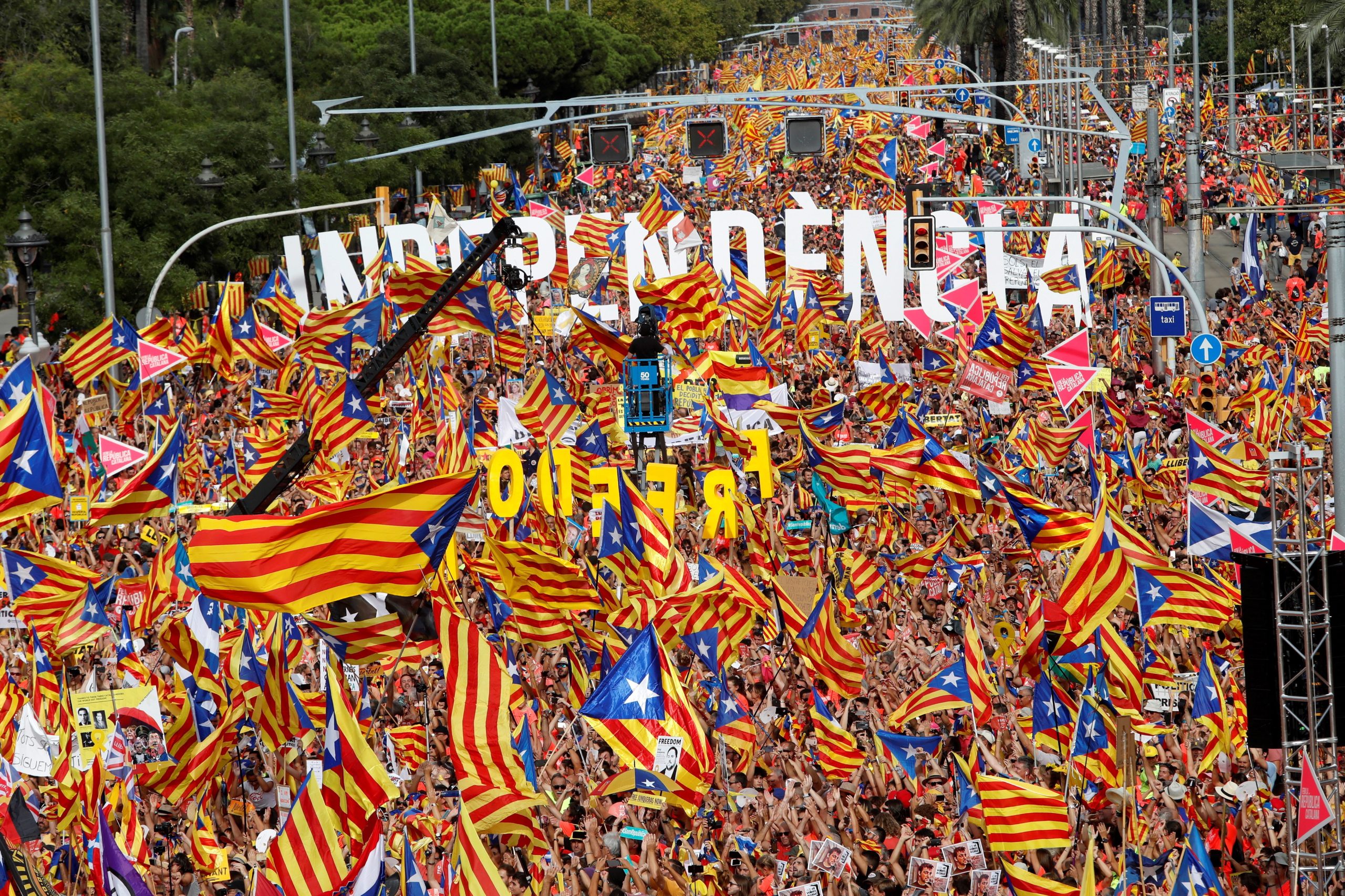 Um milhão de pessoas nas ruas de Barcelona pede a independência da Catalunha