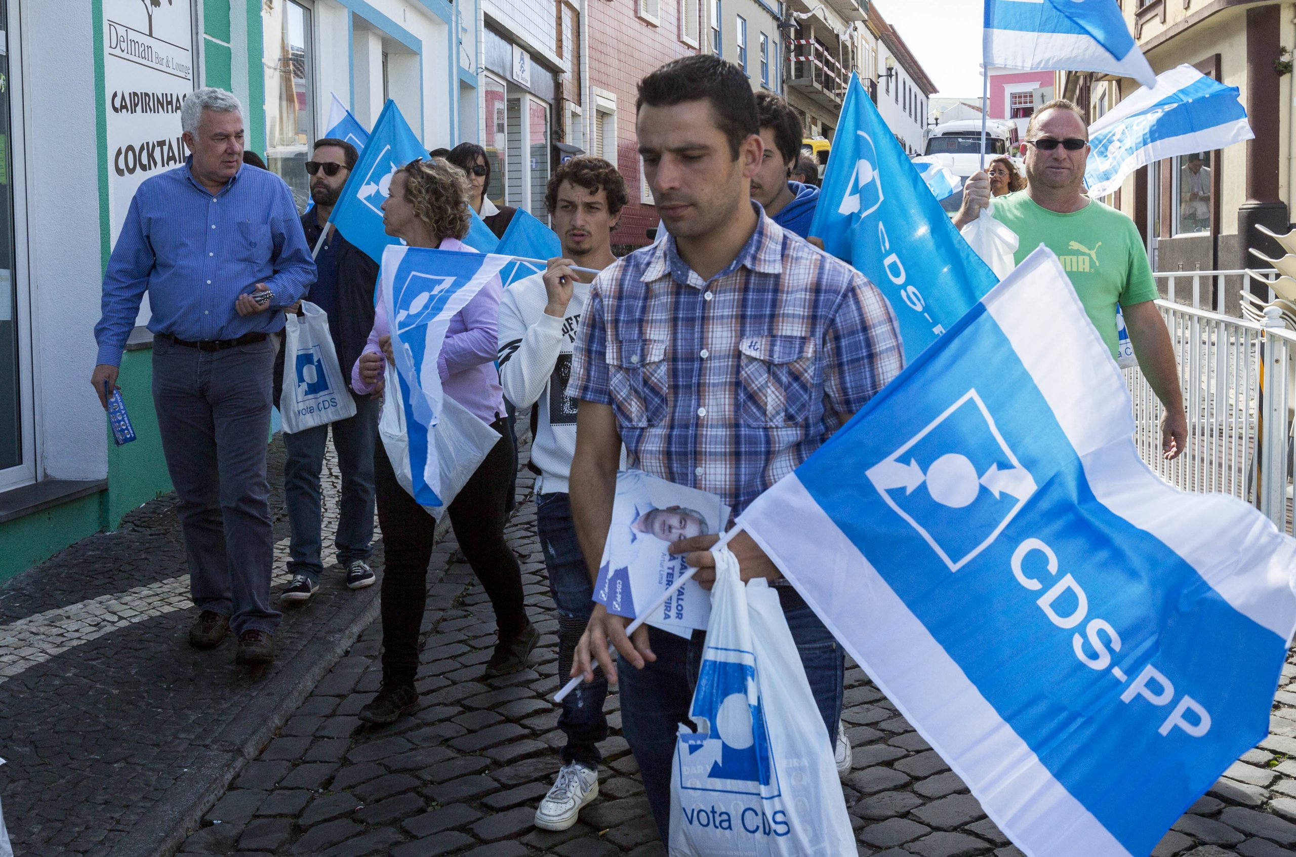 Líder do CDS-PP Açores pede aos jovens do partido para não embarcarem em modas