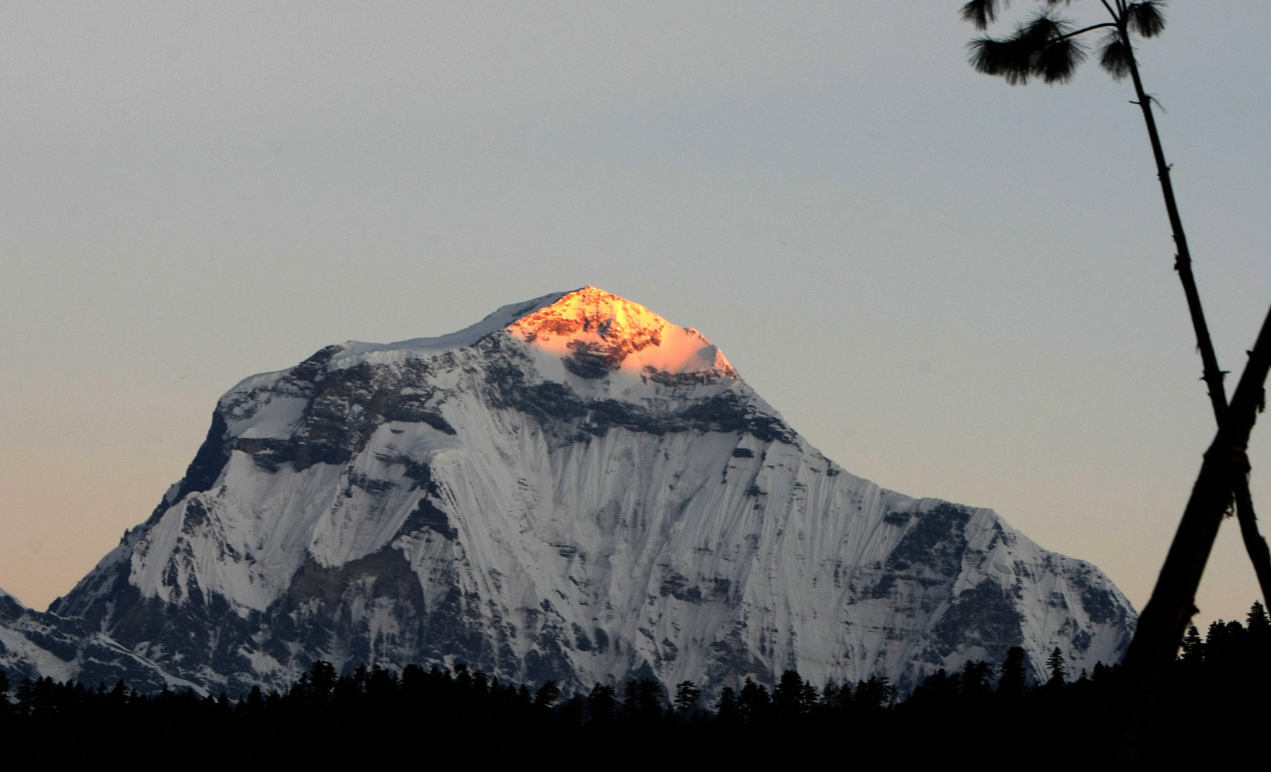 Cinco alpinistas russos encontrados mortos no Nepal