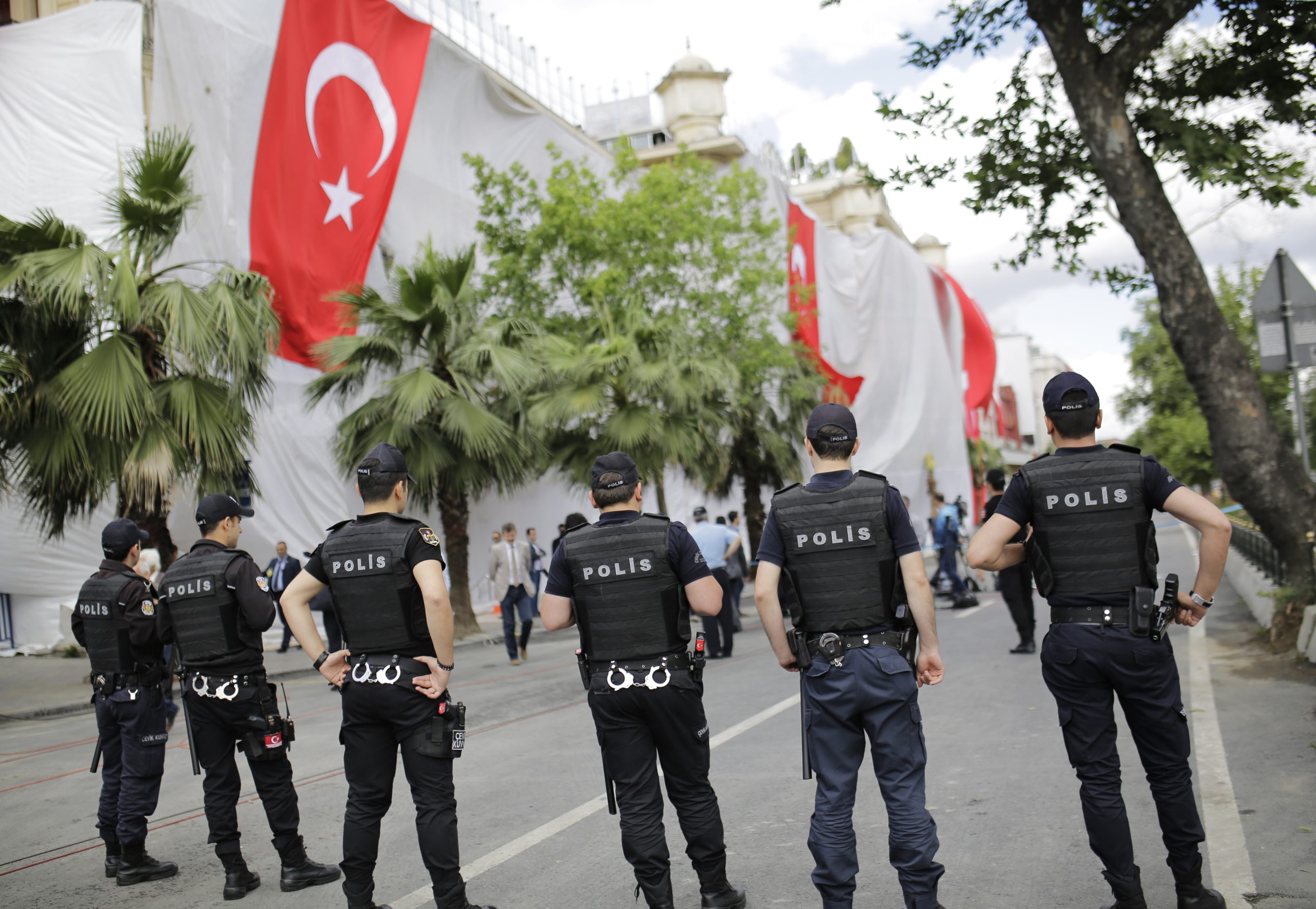 Polícia turca prende 42 funcionários universitários