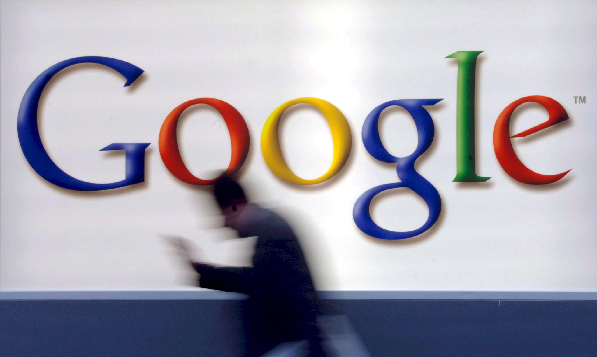 Google multada em 50 milhões em França por falta de transparência