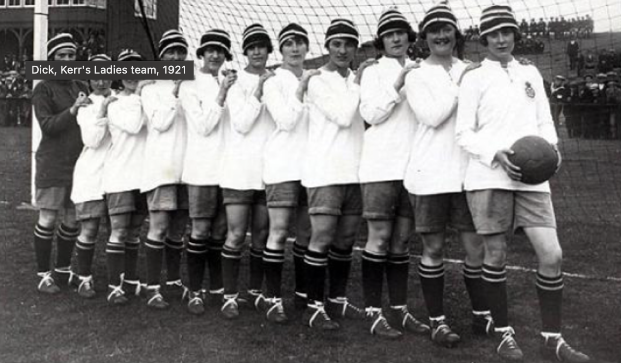 Das fábricas de munições ao estrelato: mulheres que superaram o futebol masculino