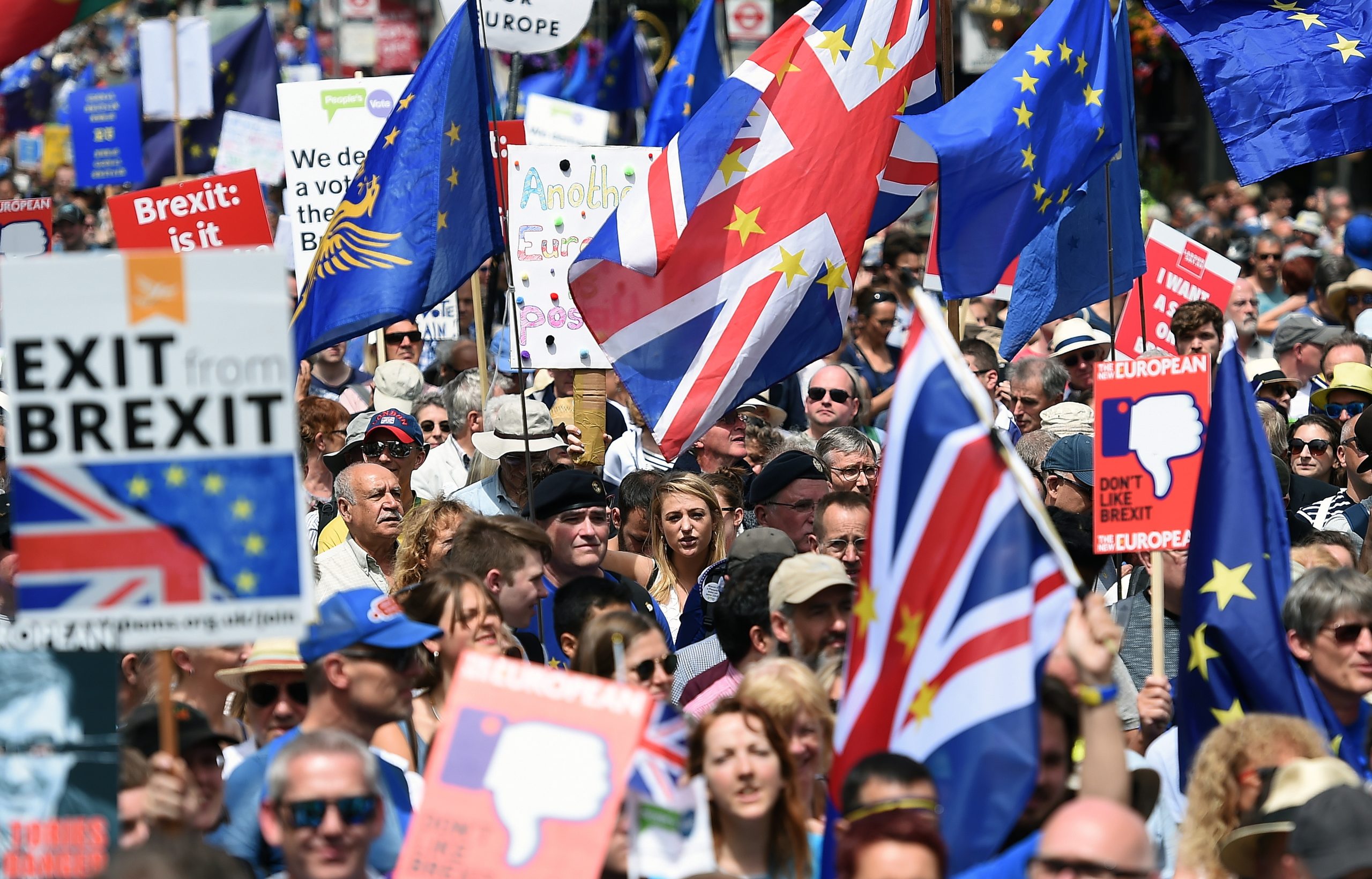 Empresário britânico doa um milhão de libras para novo referendo sobre Brexit