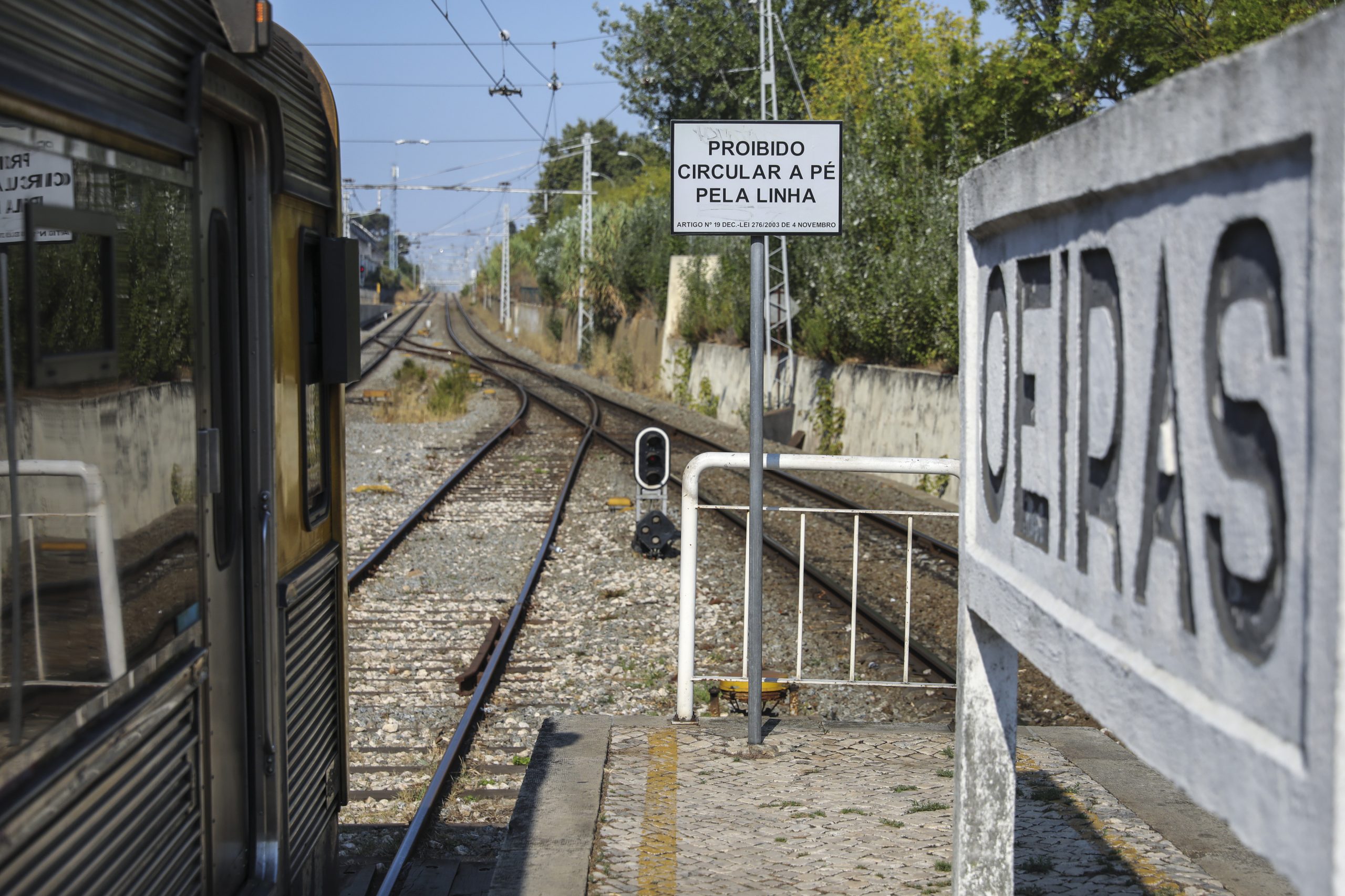 Linha de Cascais interditada no troço Oeiras-Cascais na manhã de domingo