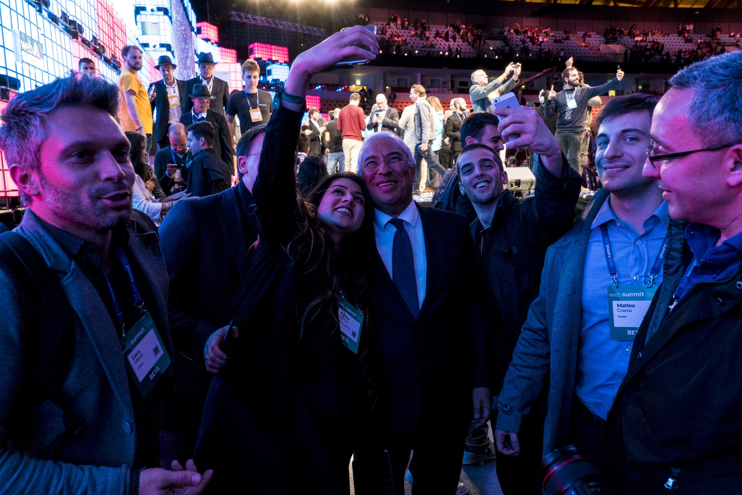 Web Summit: Empreendedores “entusiasmados” pedem dezenas de ‘selfies’ a António Costa